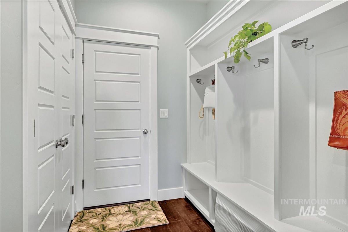 7713 S Wagons West Avenue, Boise, Idaho 83716, 4 Bedrooms, 2.5 Bathrooms, Residential For Sale, Price $689,000,MLS 98978700