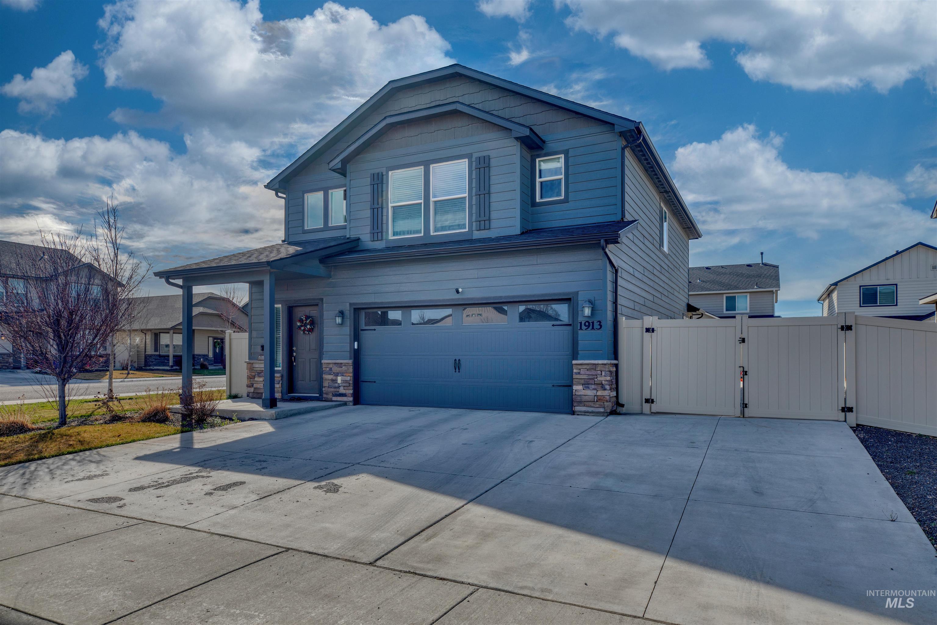 1913 E Cave Falls St., Kuna, Idaho 83634, 3 Bedrooms, 2.5 Bathrooms, Residential For Sale, Price $424,900,MLS 98978701