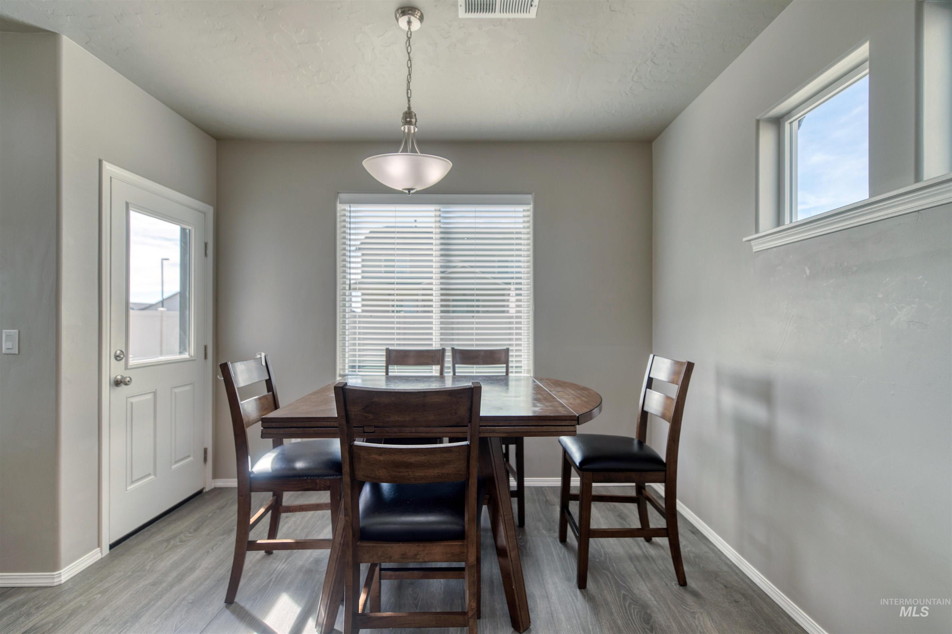 1913 E Cave Falls St., Kuna, Idaho 83634, 3 Bedrooms, 2.5 Bathrooms, Residential For Sale, Price $424,900,MLS 98978701