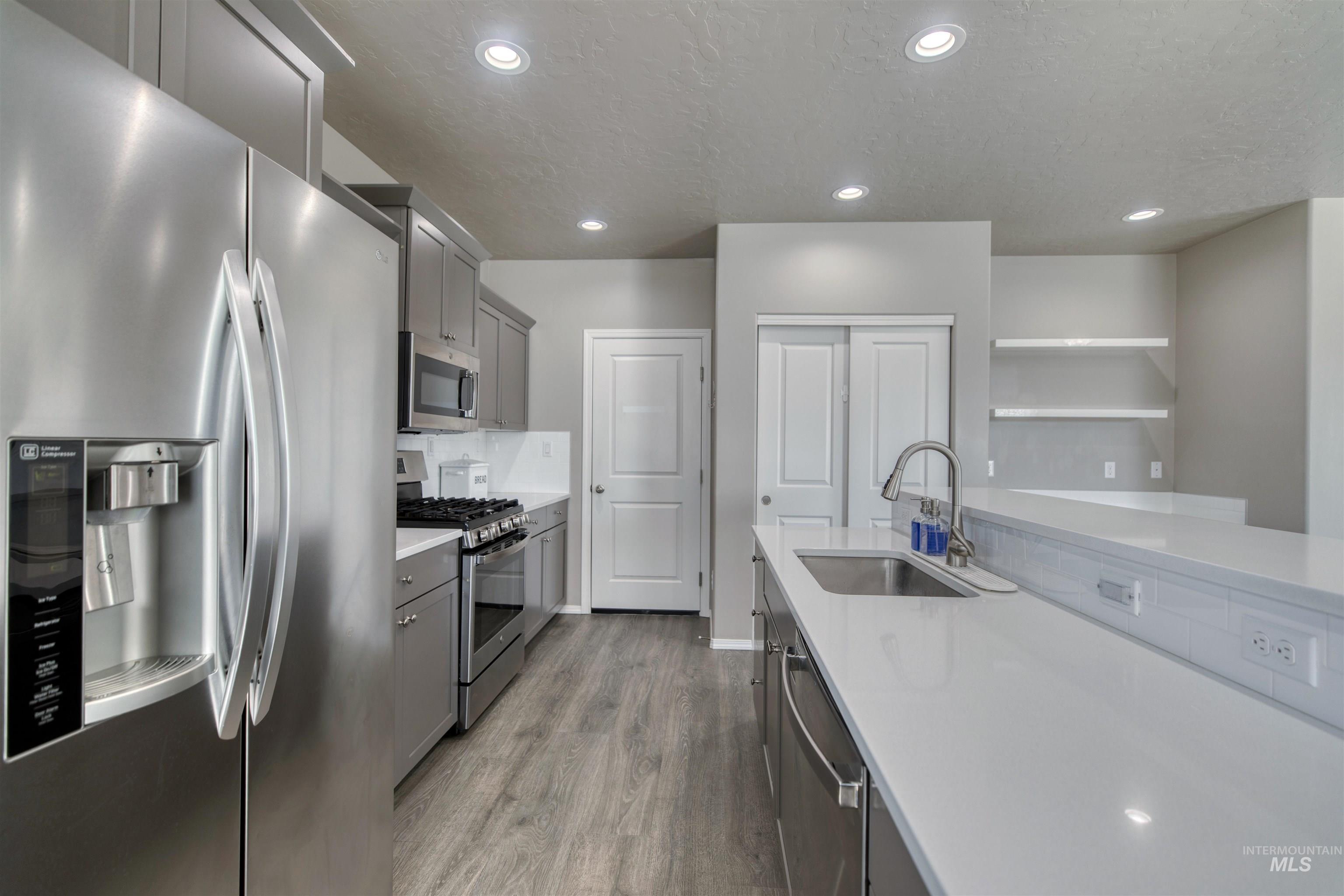 1913 E Cave Falls St., Kuna, Idaho 83634, 3 Bedrooms, 2.5 Bathrooms, Residential For Sale, Price $424,900,MLS 98978701