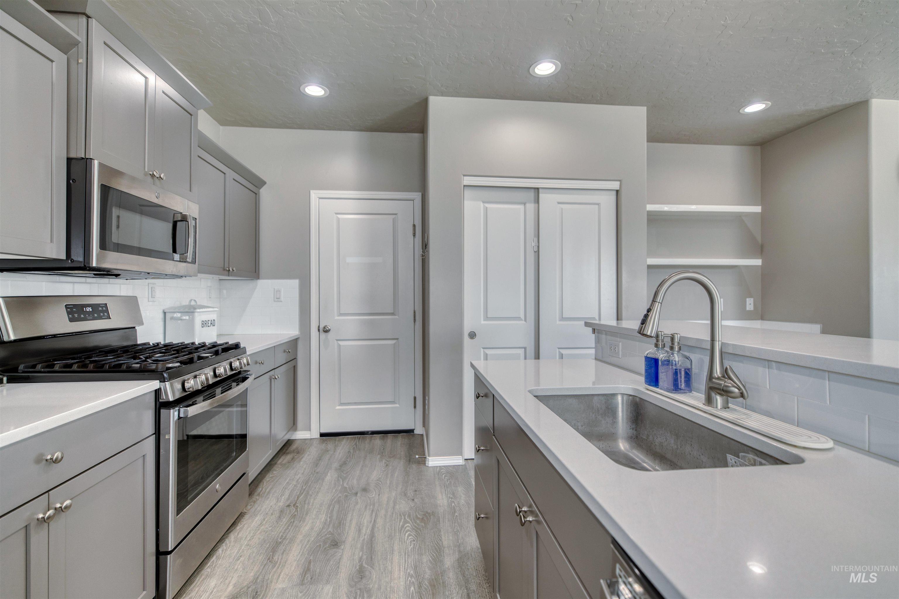 1913 E Cave Falls St., Kuna, Idaho 83634, 3 Bedrooms, 2.5 Bathrooms, Residential For Sale, Price $424,900,MLS 98978701