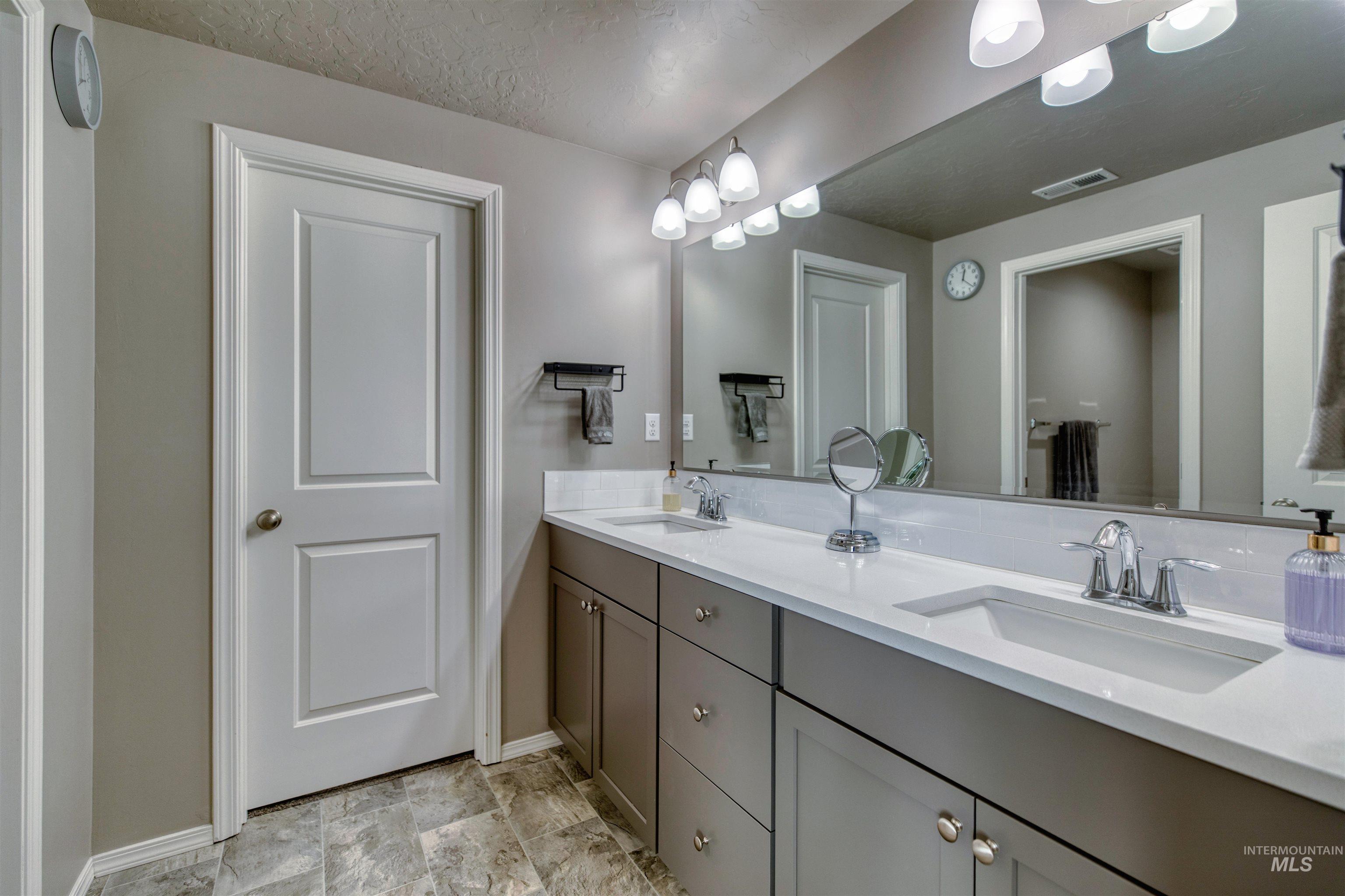 1913 E Cave Falls St., Kuna, Idaho 83634, 3 Bedrooms, 2.5 Bathrooms, Residential For Sale, Price $424,900,MLS 98978701