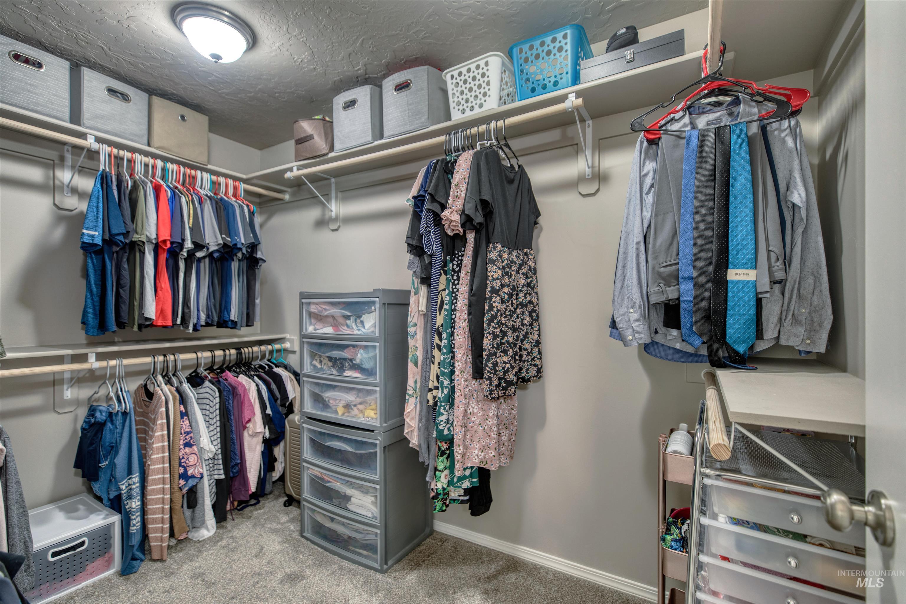 1913 E Cave Falls St., Kuna, Idaho 83634, 3 Bedrooms, 2.5 Bathrooms, Residential For Sale, Price $424,900,MLS 98978701