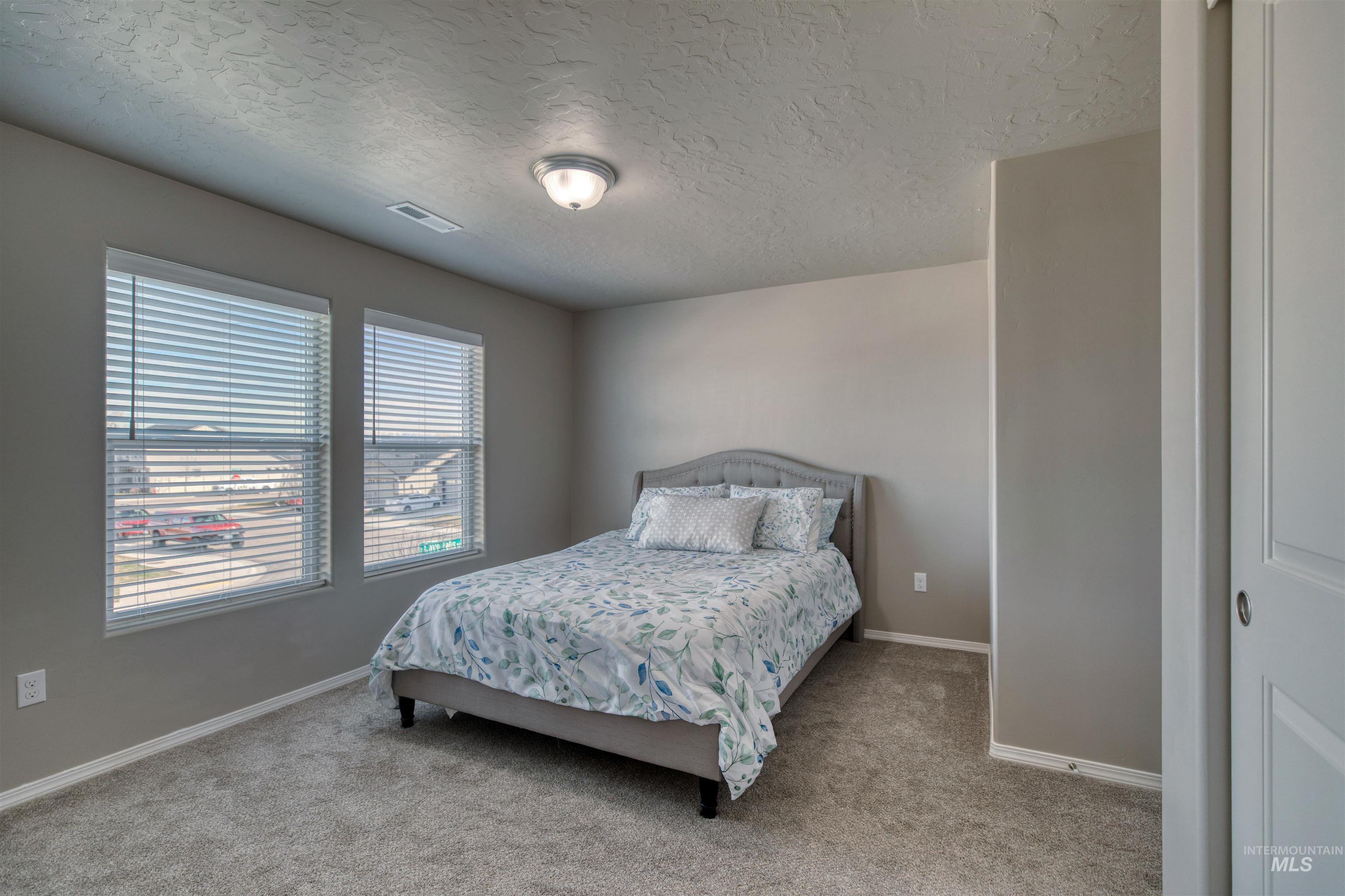 1913 E Cave Falls St., Kuna, Idaho 83634, 3 Bedrooms, 2.5 Bathrooms, Residential For Sale, Price $424,900,MLS 98978701