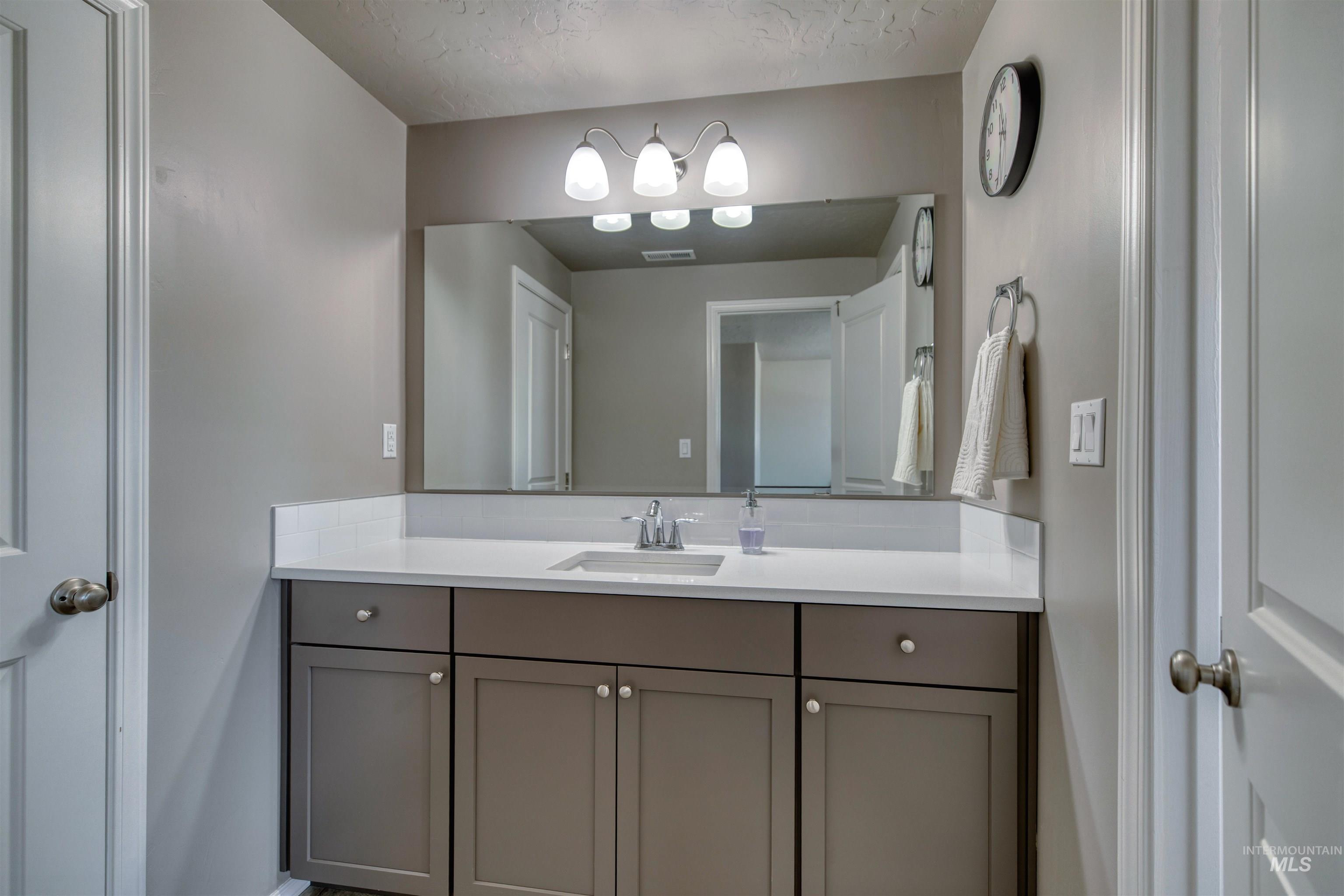 1913 E Cave Falls St., Kuna, Idaho 83634, 3 Bedrooms, 2.5 Bathrooms, Residential For Sale, Price $424,900,MLS 98978701