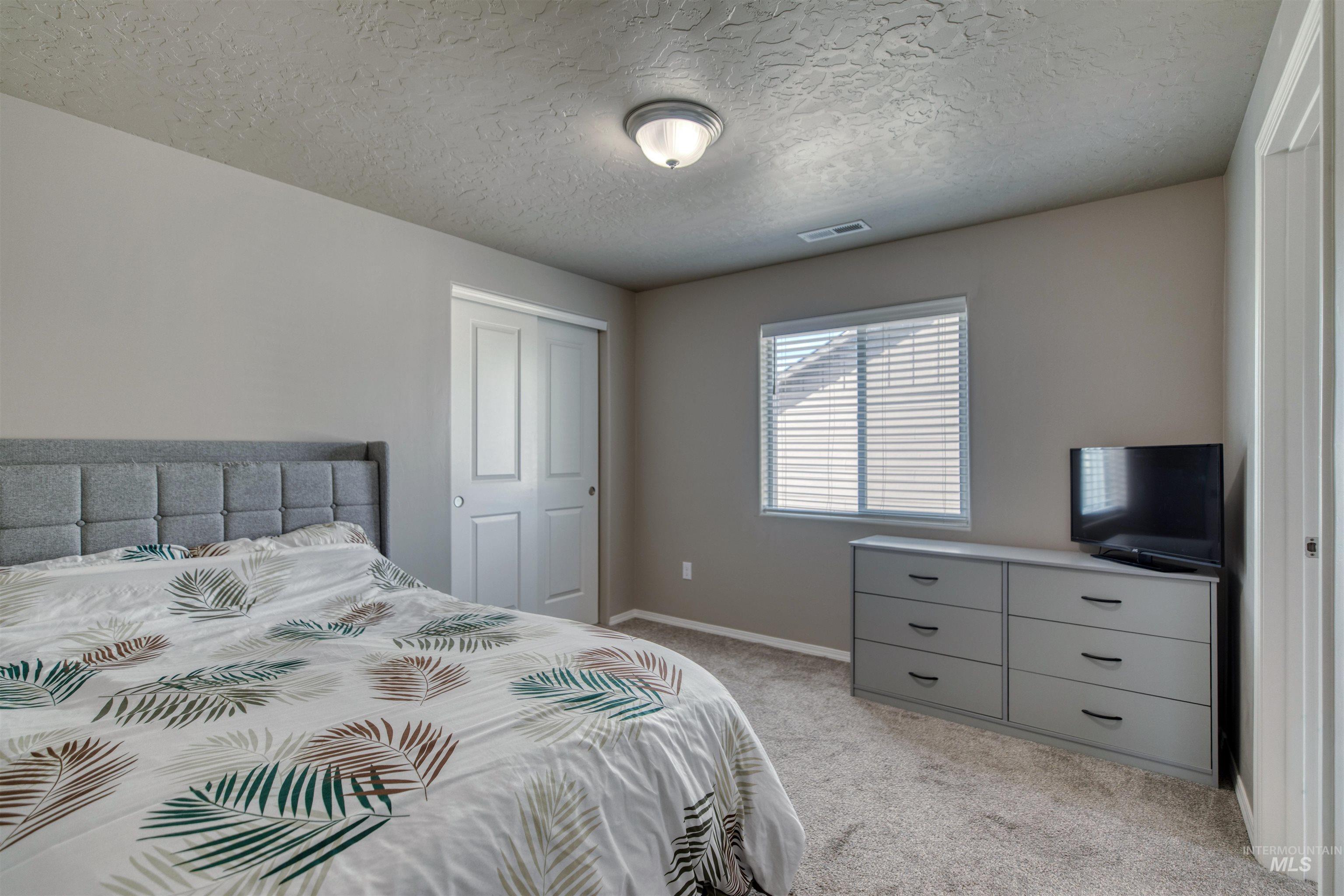 1913 E Cave Falls St., Kuna, Idaho 83634, 3 Bedrooms, 2.5 Bathrooms, Residential For Sale, Price $424,900,MLS 98978701