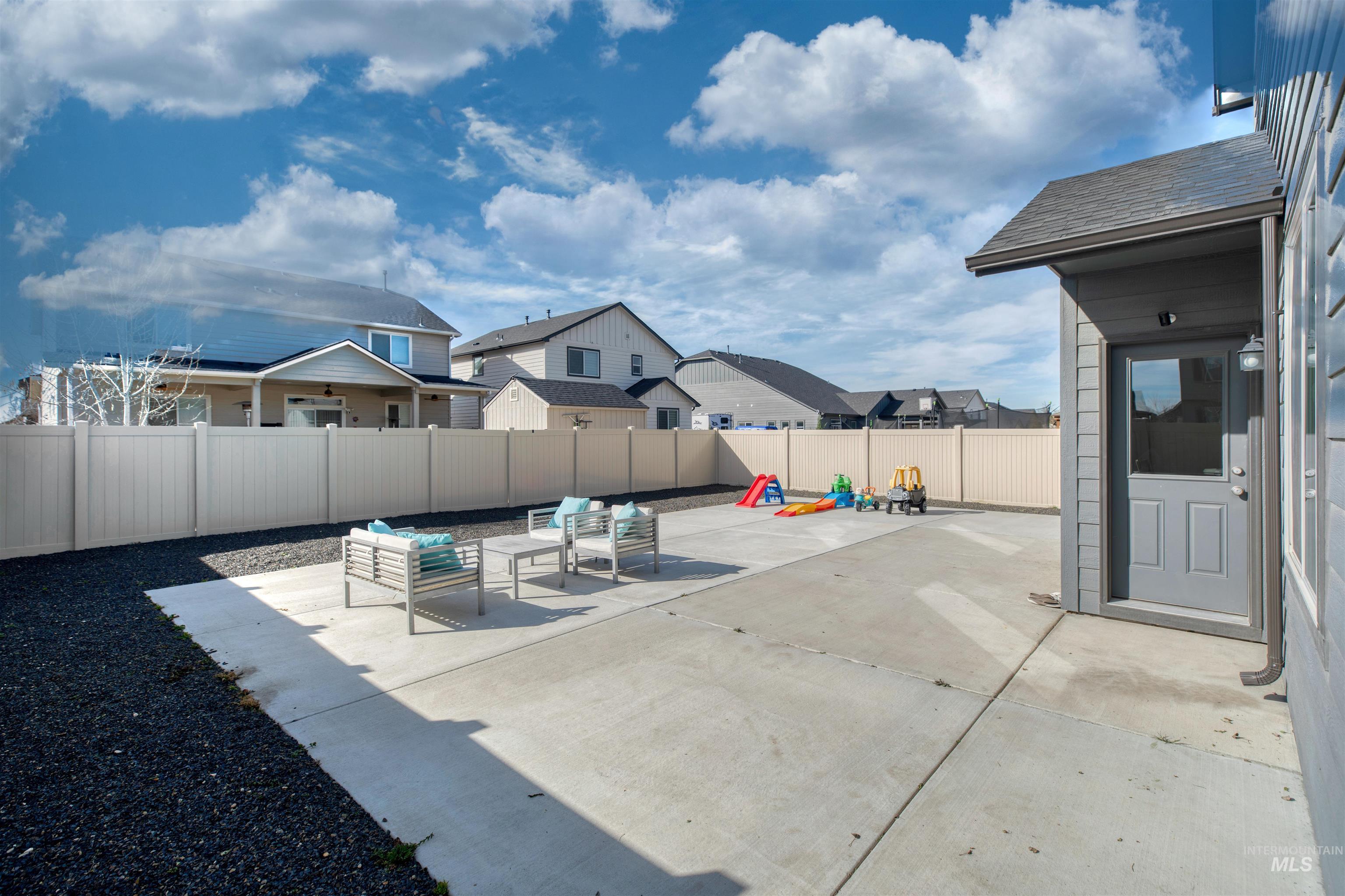 1913 E Cave Falls St., Kuna, Idaho 83634, 3 Bedrooms, 2.5 Bathrooms, Residential For Sale, Price $424,900,MLS 98978701