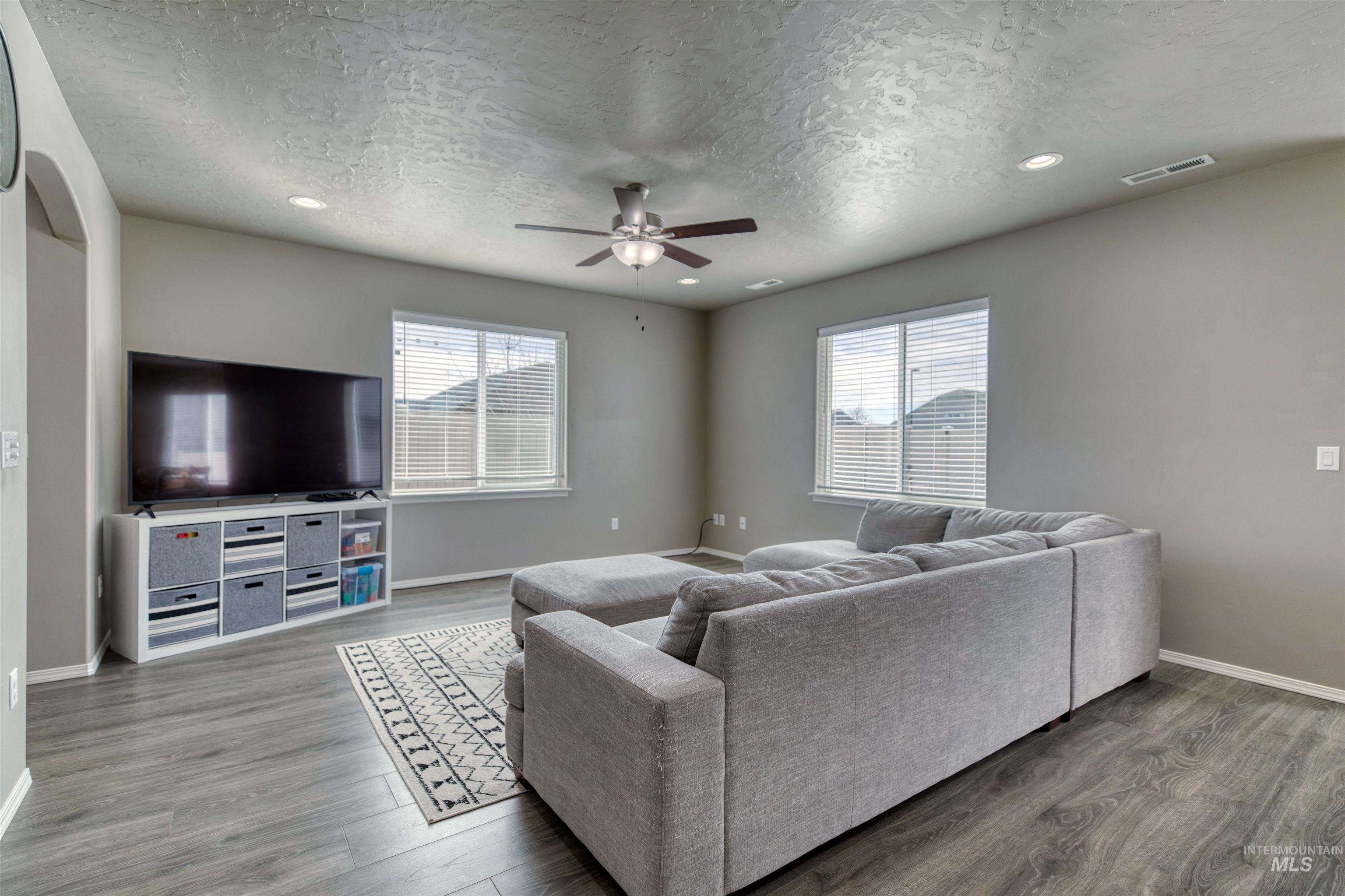 1913 E Cave Falls St., Kuna, Idaho 83634, 3 Bedrooms, 2.5 Bathrooms, Residential For Sale, Price $424,900,MLS 98978701