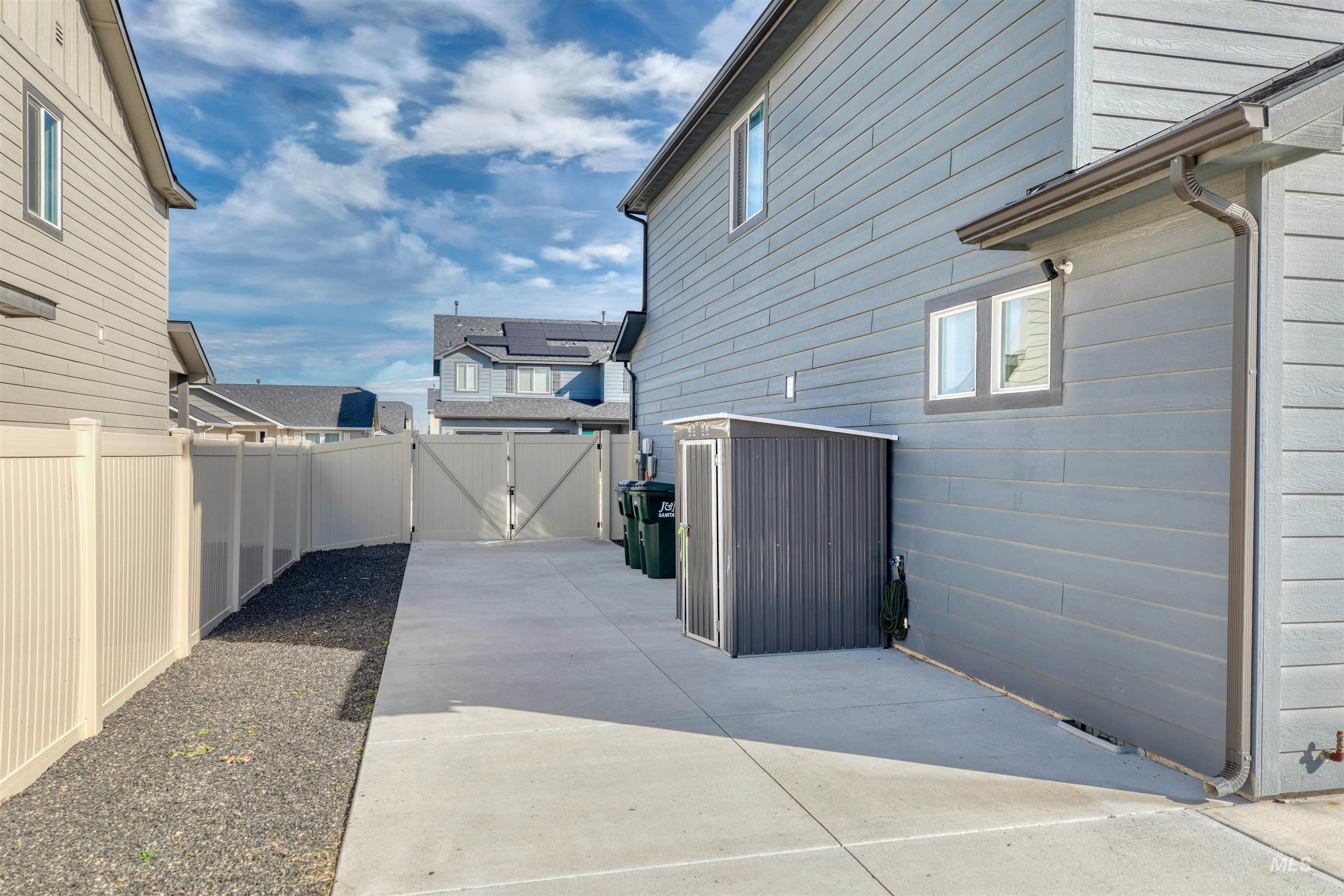 1913 E Cave Falls St., Kuna, Idaho 83634, 3 Bedrooms, 2.5 Bathrooms, Residential For Sale, Price $424,900,MLS 98978701