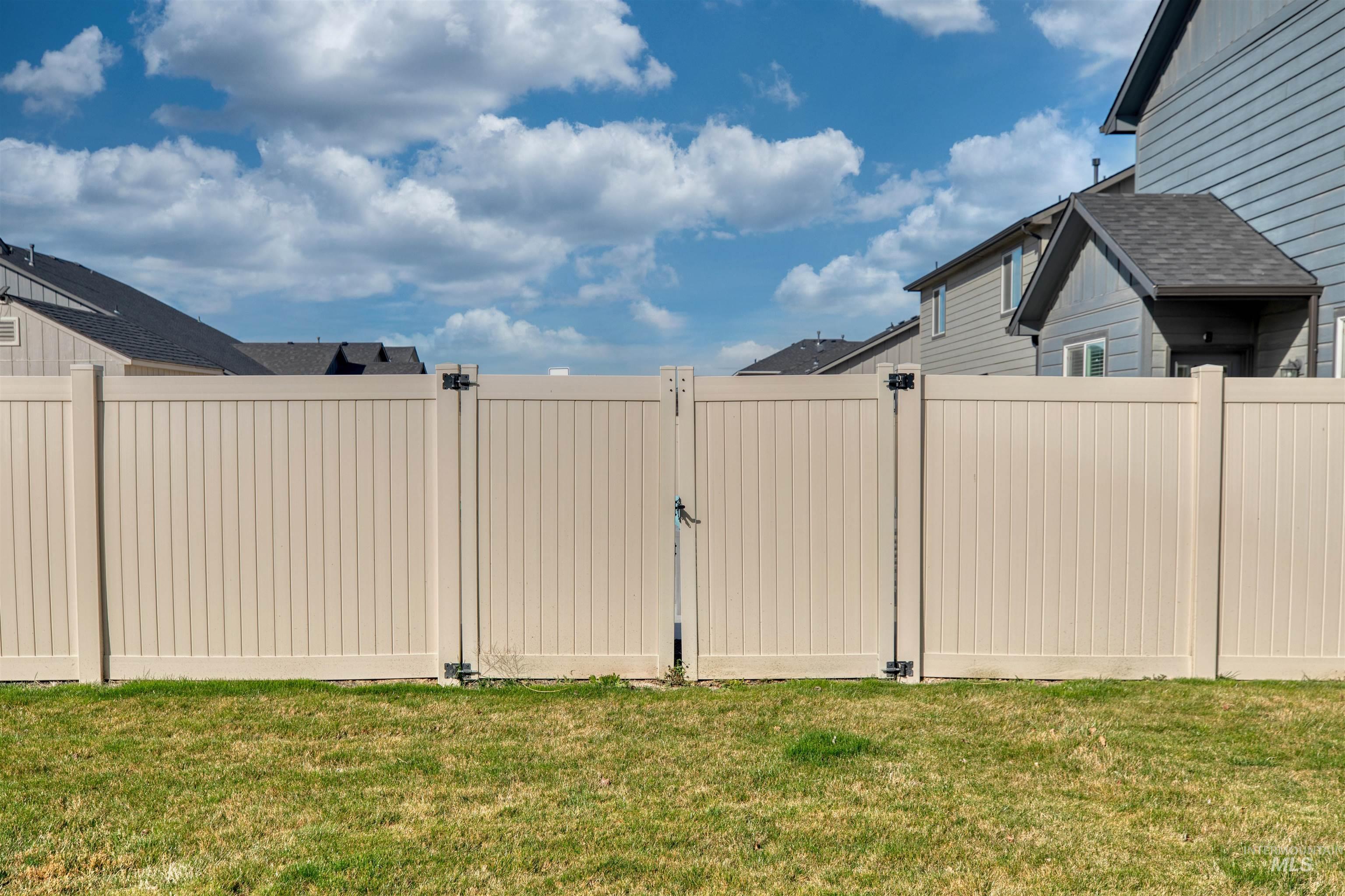 1913 E Cave Falls St., Kuna, Idaho 83634, 3 Bedrooms, 2.5 Bathrooms, Residential For Sale, Price $424,900,MLS 98978701