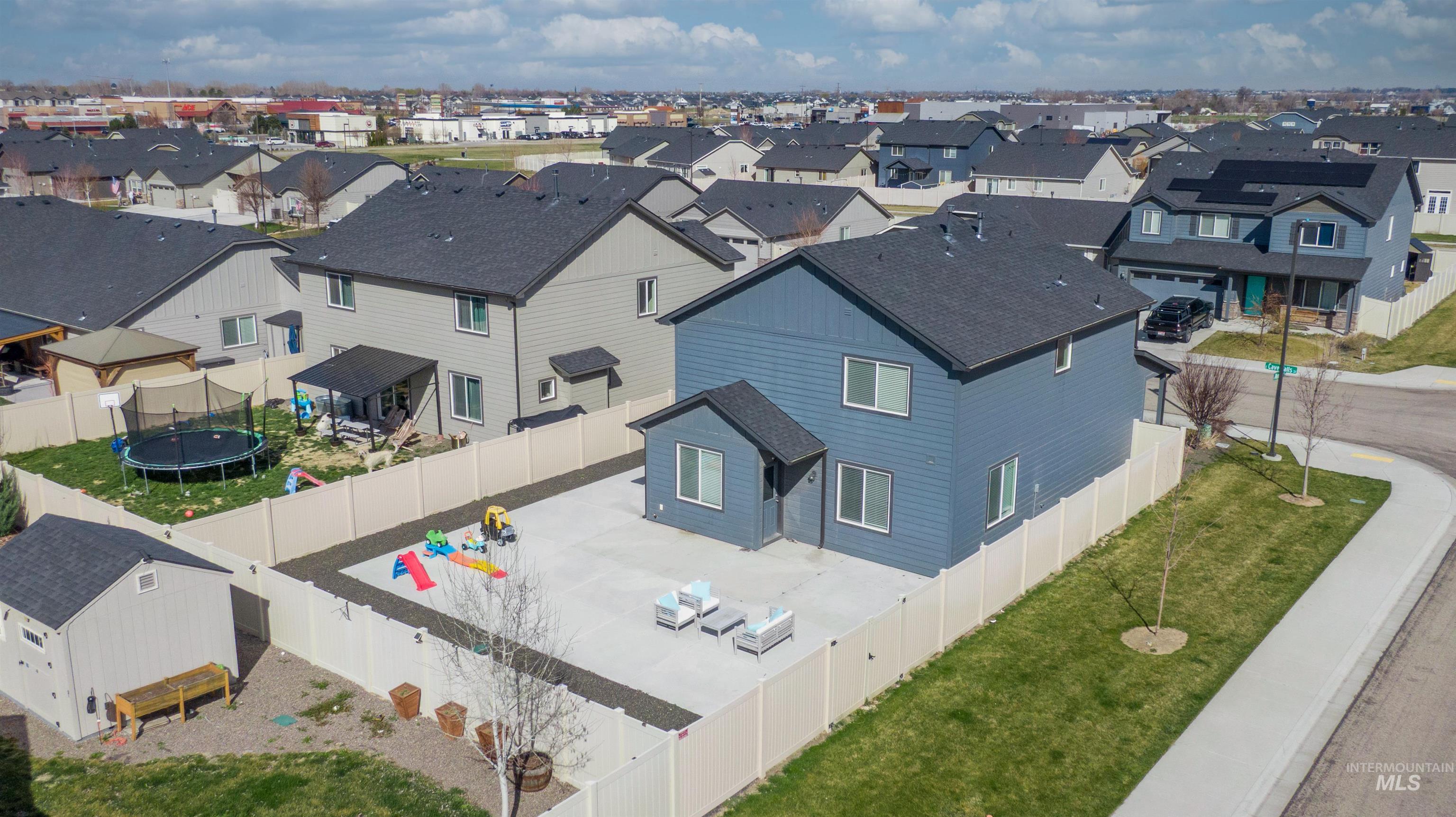 1913 E Cave Falls St., Kuna, Idaho 83634, 3 Bedrooms, 2.5 Bathrooms, Residential For Sale, Price $424,900,MLS 98978701