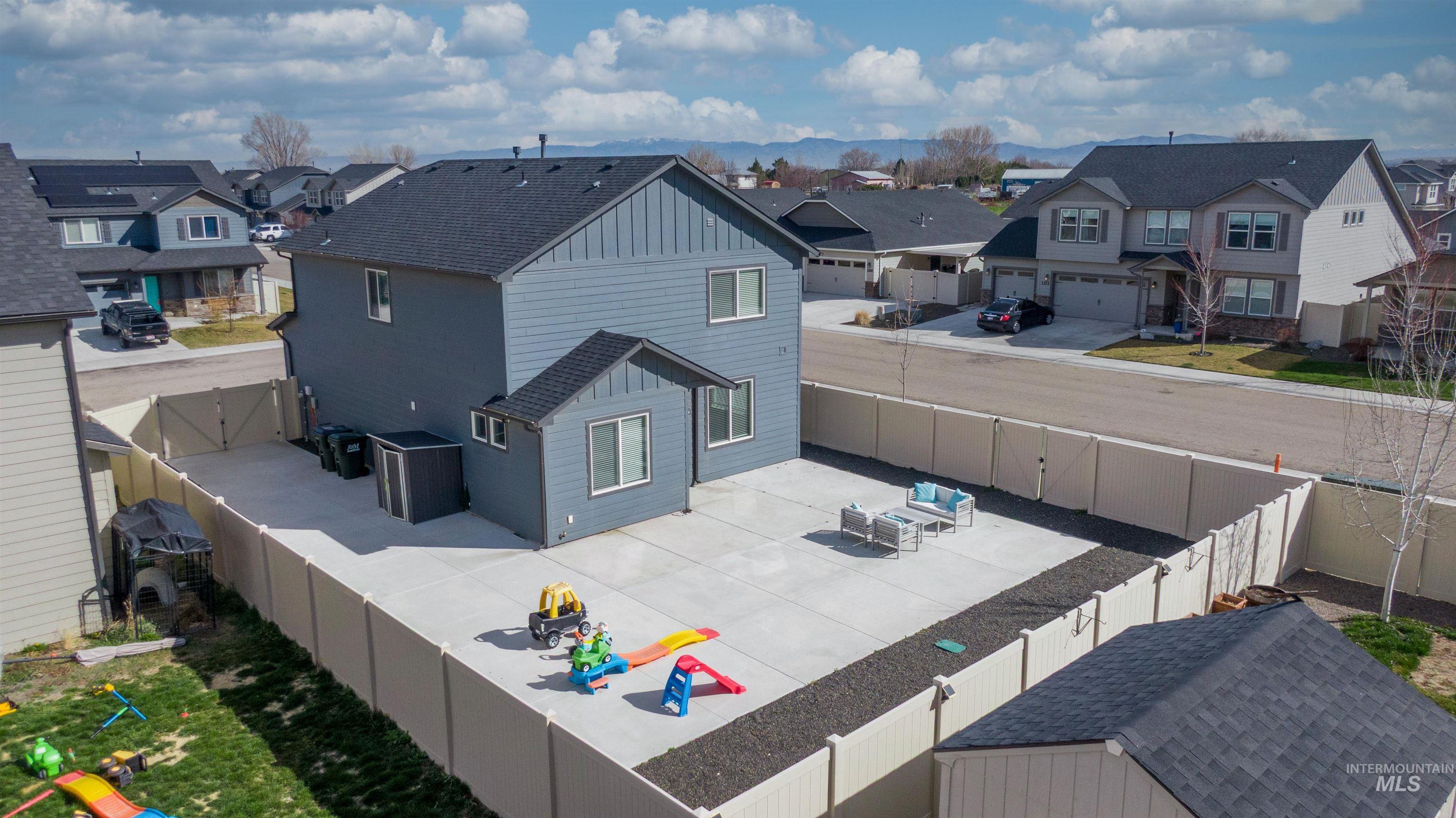 1913 E Cave Falls St., Kuna, Idaho 83634, 3 Bedrooms, 2.5 Bathrooms, Residential For Sale, Price $424,900,MLS 98978701