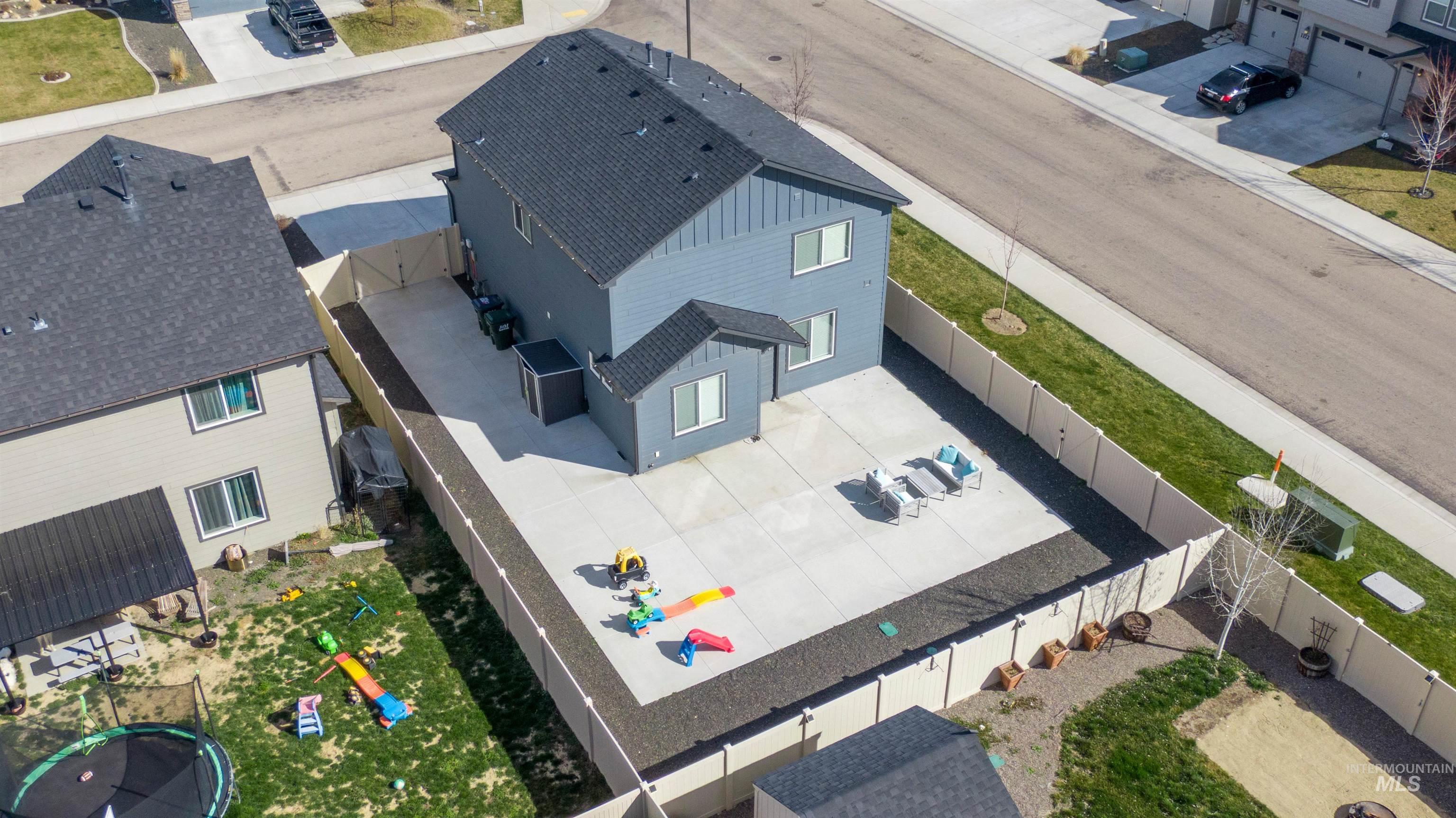 1913 E Cave Falls St., Kuna, Idaho 83634, 3 Bedrooms, 2.5 Bathrooms, Residential For Sale, Price $424,900,MLS 98978701