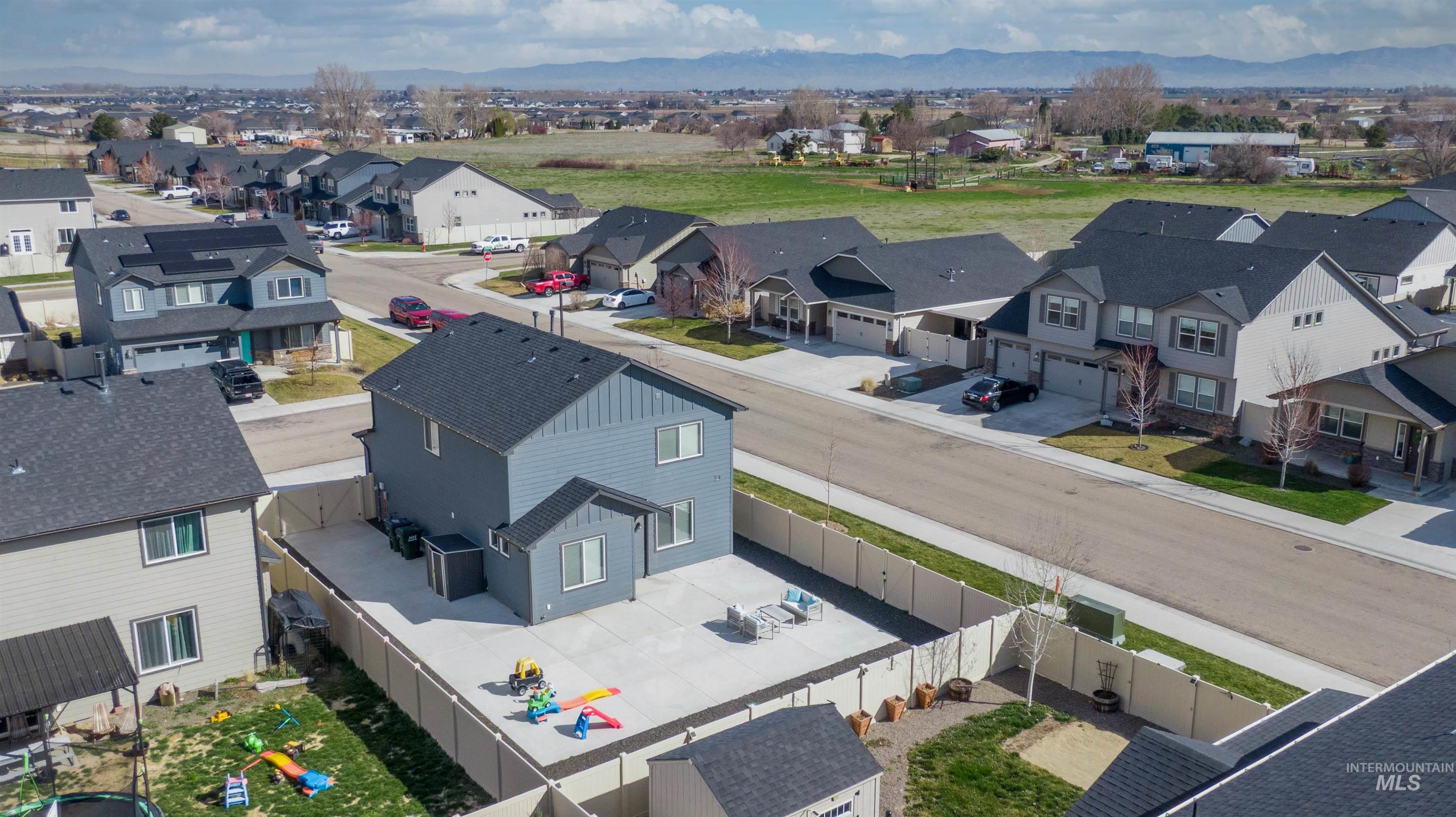 1913 E Cave Falls St., Kuna, Idaho 83634, 3 Bedrooms, 2.5 Bathrooms, Residential For Sale, Price $424,900,MLS 98978701