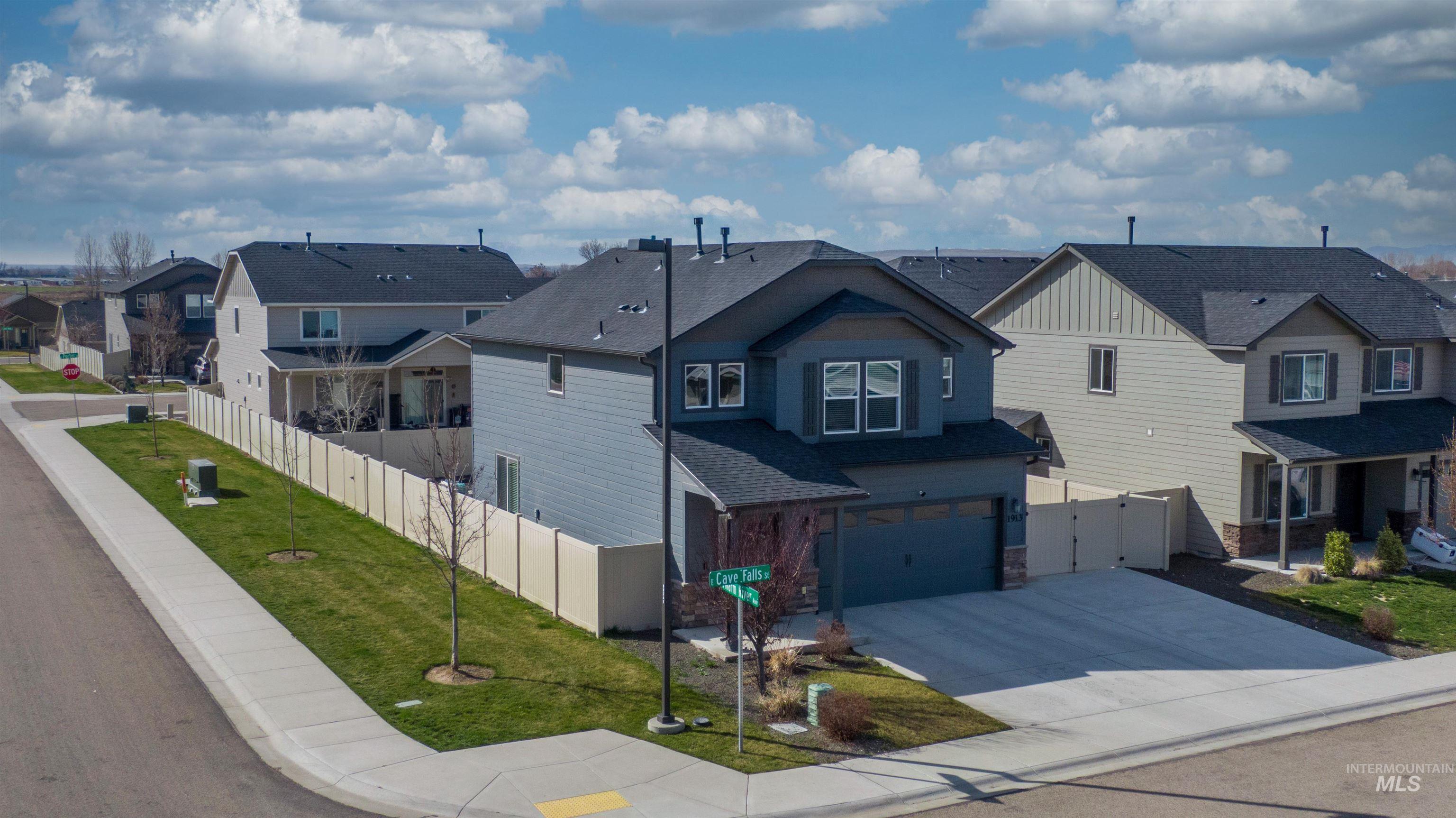 1913 E Cave Falls St., Kuna, Idaho 83634, 3 Bedrooms, 2.5 Bathrooms, Residential For Sale, Price $424,900,MLS 98978701