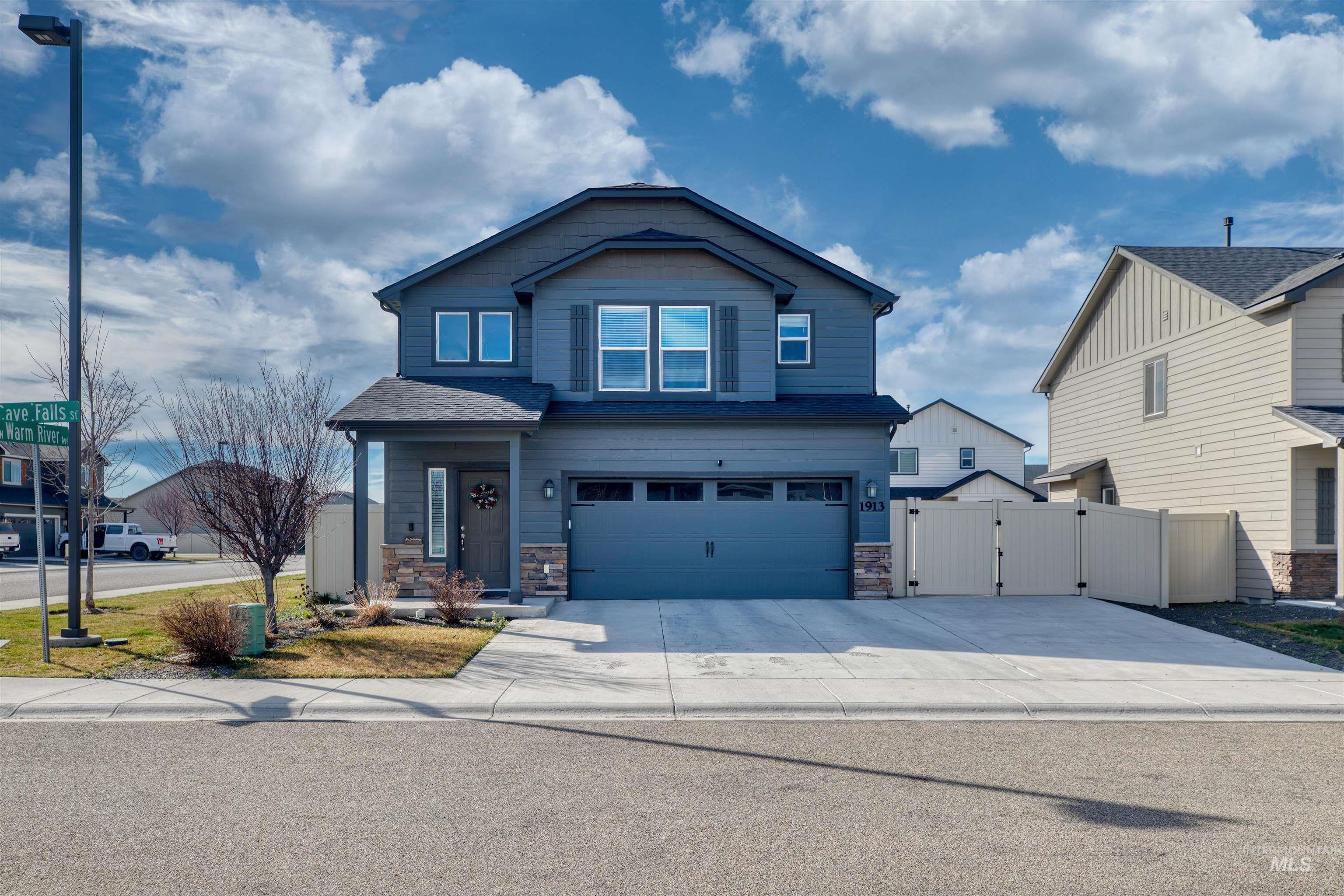 1913 E Cave Falls St., Kuna, Idaho 83634, 3 Bedrooms, 2.5 Bathrooms, Residential For Sale, Price $424,900,MLS 98978701