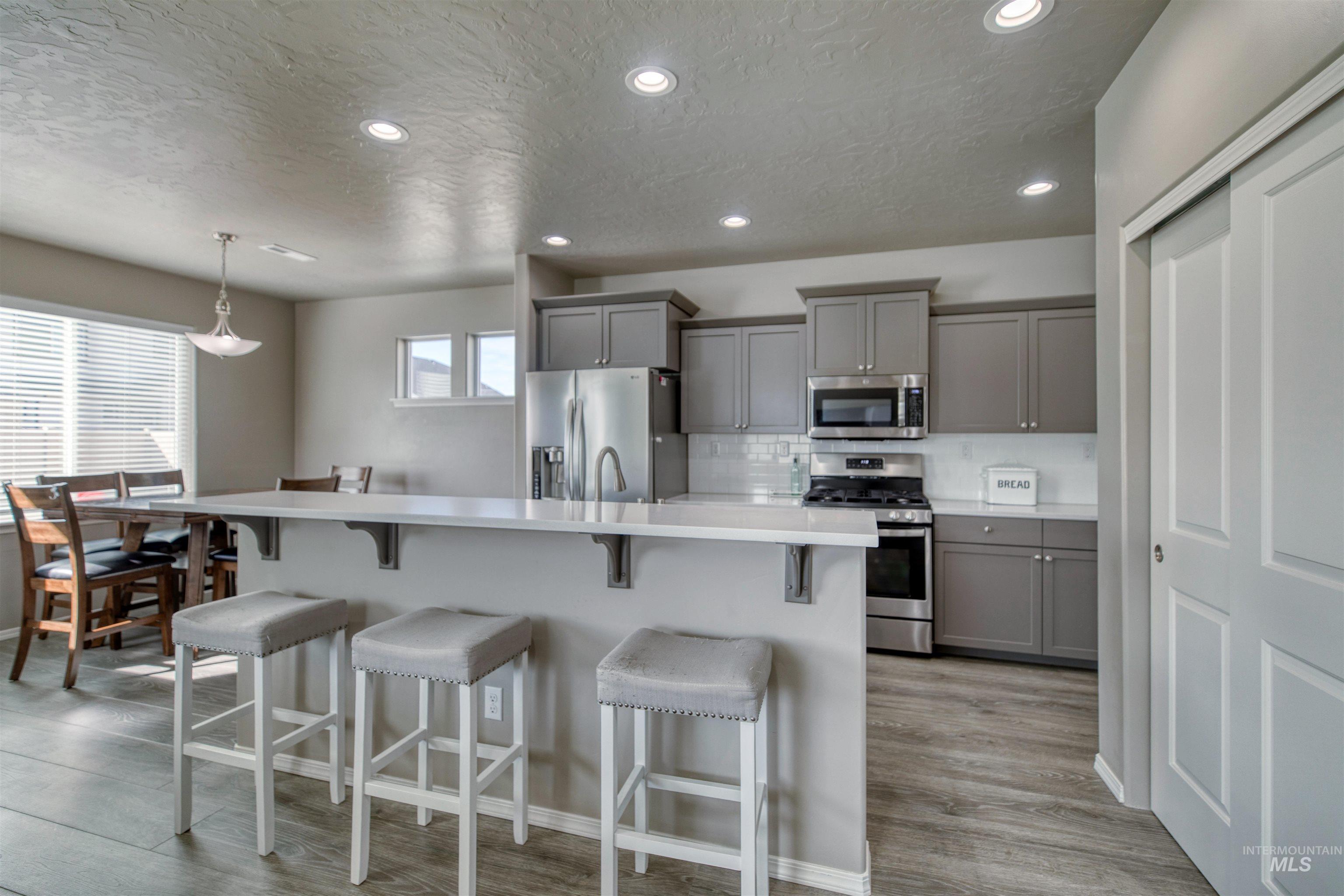 1913 E Cave Falls St., Kuna, Idaho 83634, 3 Bedrooms, 2.5 Bathrooms, Residential For Sale, Price $424,900,MLS 98978701