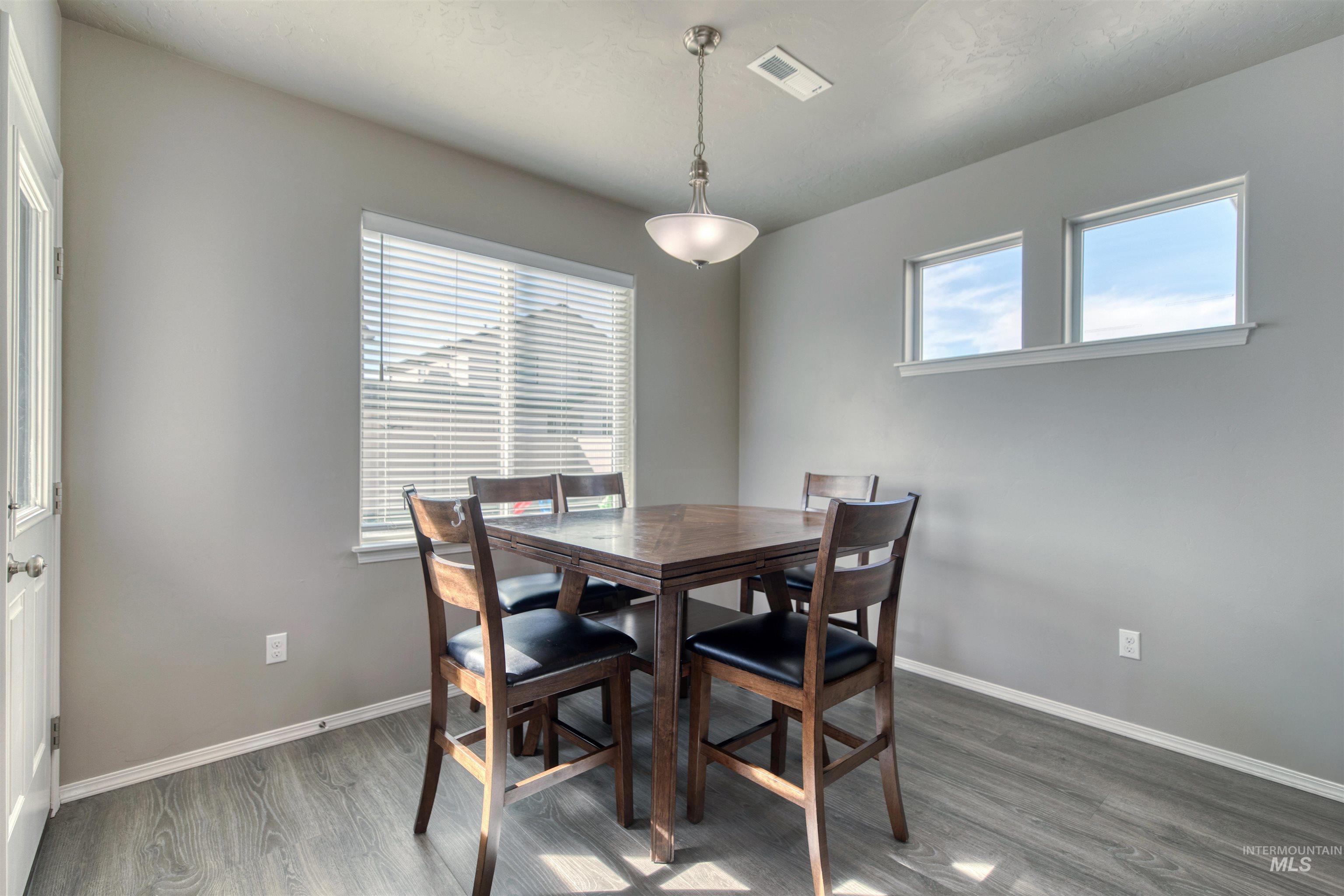 1913 E Cave Falls St., Kuna, Idaho 83634, 3 Bedrooms, 2.5 Bathrooms, Residential For Sale, Price $424,900,MLS 98978701