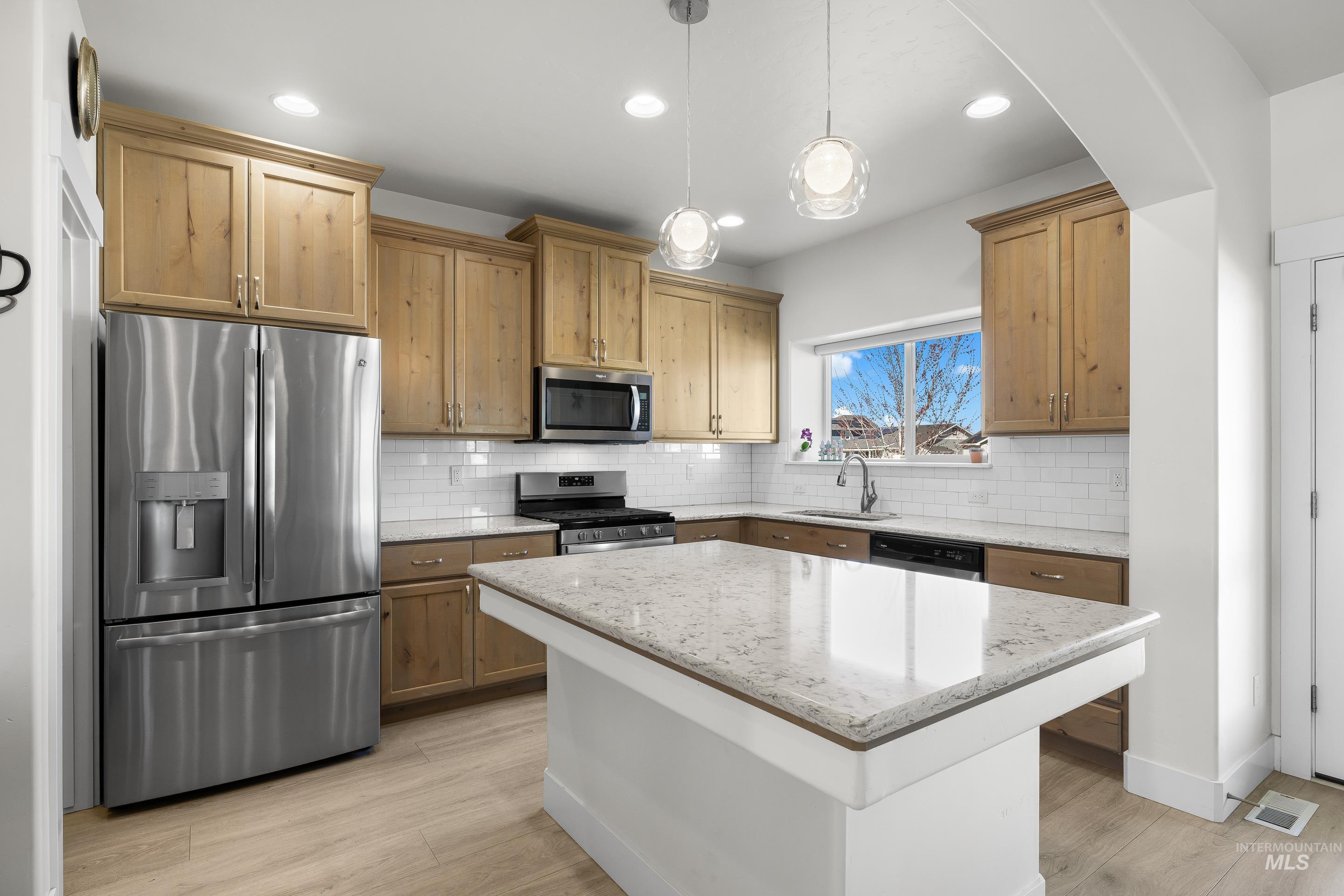 6166 E Canyon Crossing Dr, Nampa, Idaho 83687, 4 Bedrooms, 2 Bathrooms, Residential For Sale, Price $514,900, 98978711