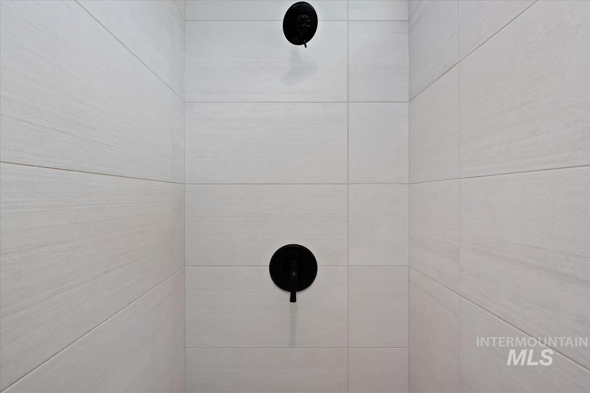 4207 Tropic Way, Caldwell, Idaho 83607, 3 Bedrooms, 2 Bathrooms, Residential For Sale, Price $429,880,MLS 98978712