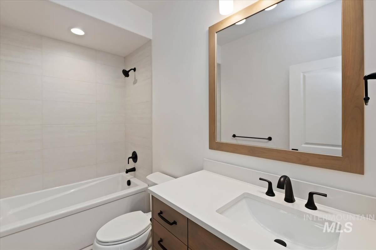 4207 Tropic Way, Caldwell, Idaho 83607, 3 Bedrooms, 2 Bathrooms, Residential For Sale, Price $429,880,MLS 98978712