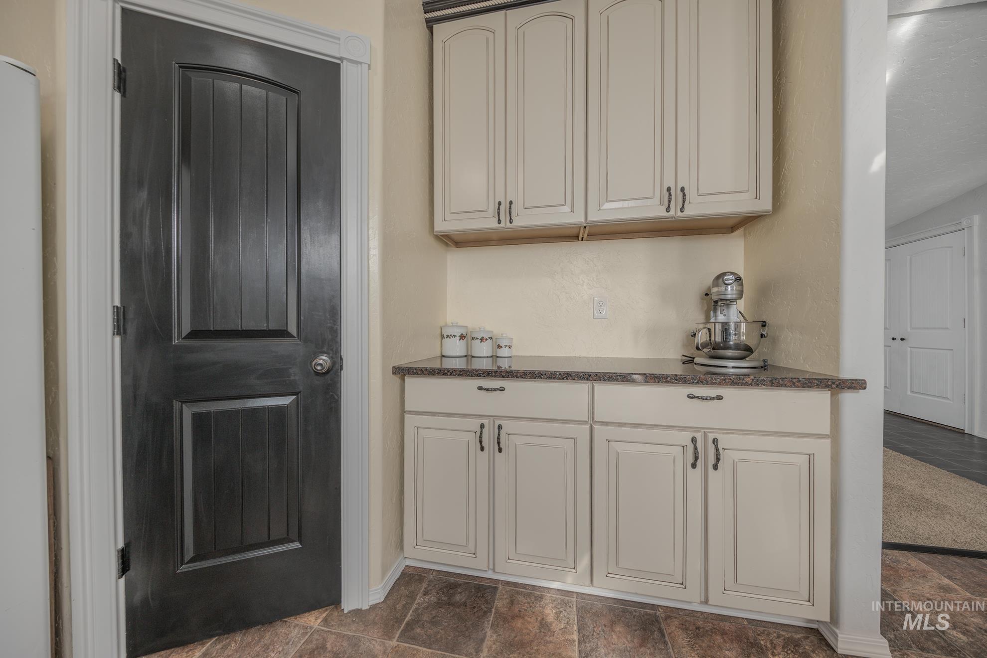 320 S Superior St, Cambridge, Idaho 83610, 4 Bedrooms, Business/Commercial For Sale, Price $362,000, 98978718