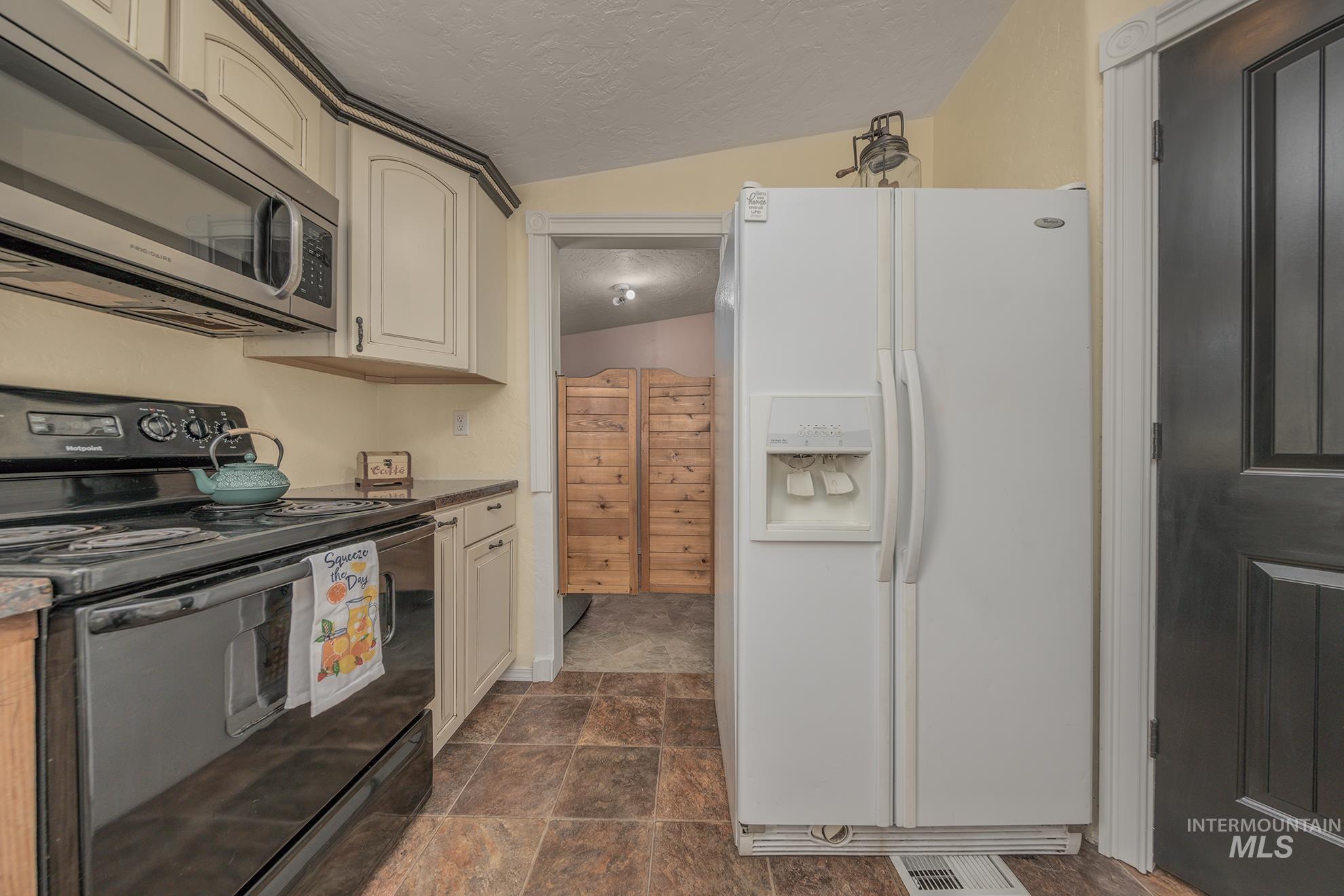 320 S Superior St, Cambridge, Idaho 83610, 4 Bedrooms, Business/Commercial For Sale, Price $362,000, 98978718