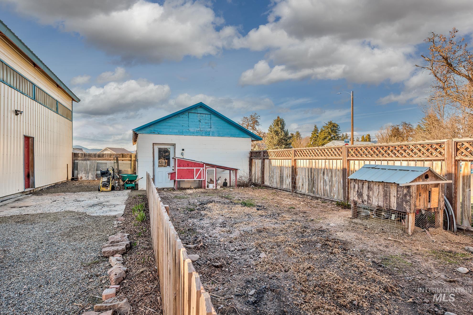 320 S Superior St, Cambridge, Idaho 83610, 4 Bedrooms, Business/Commercial For Sale, Price $362,000, 98978718