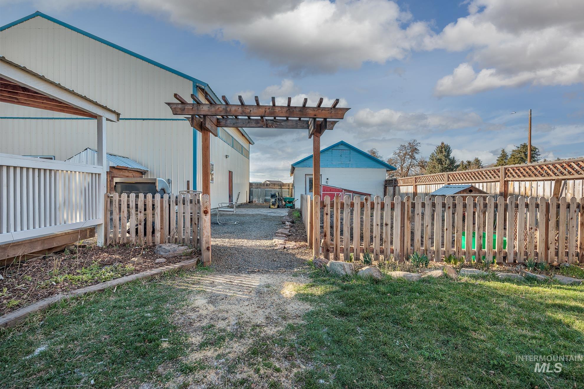 320 S Superior St, Cambridge, Idaho 83610, 4 Bedrooms, Business/Commercial For Sale, Price $362,000, 98978718