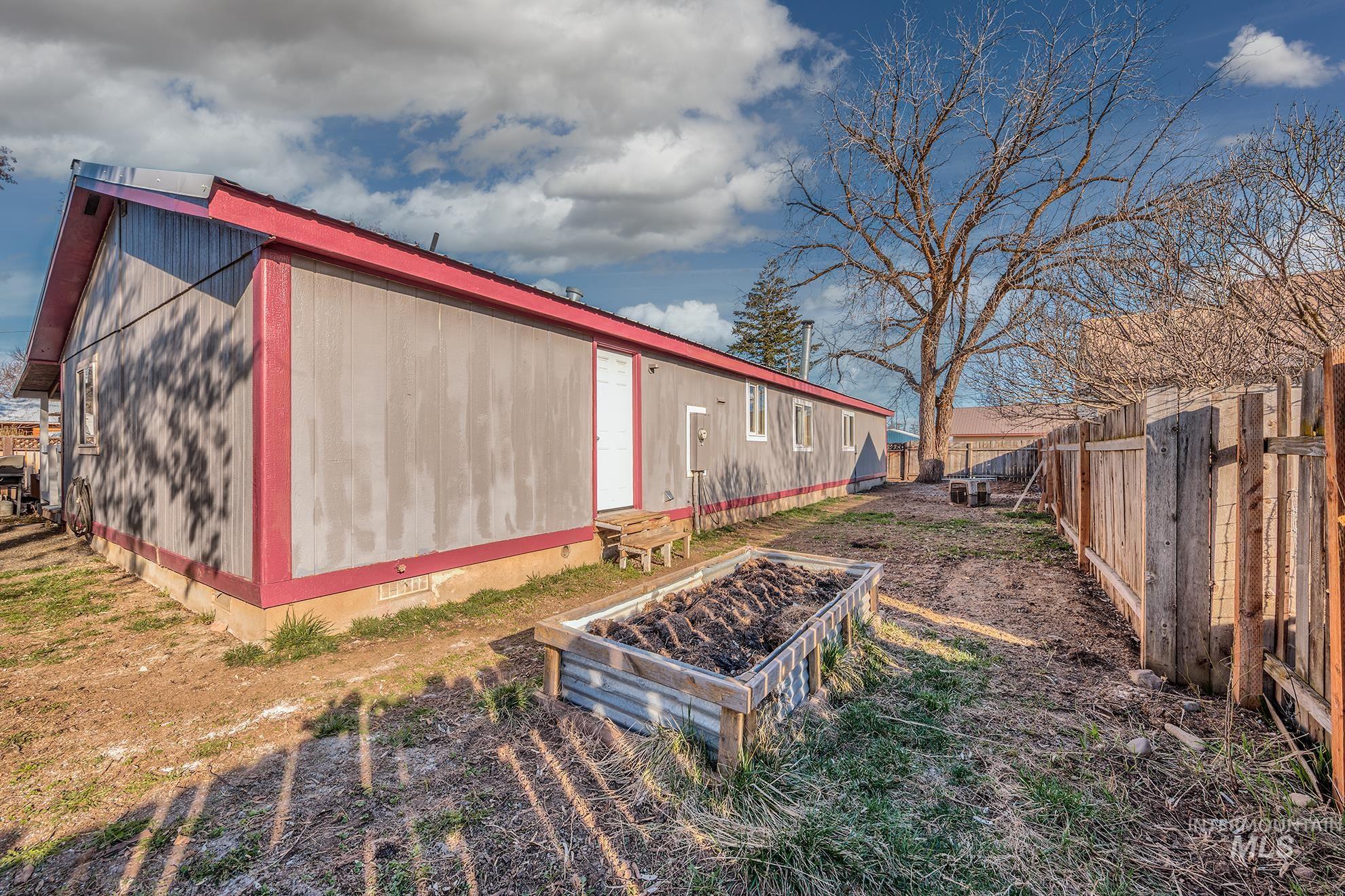 320 S Superior St, Cambridge, Idaho 83610, 4 Bedrooms, Business/Commercial For Sale, Price $362,000, 98978718