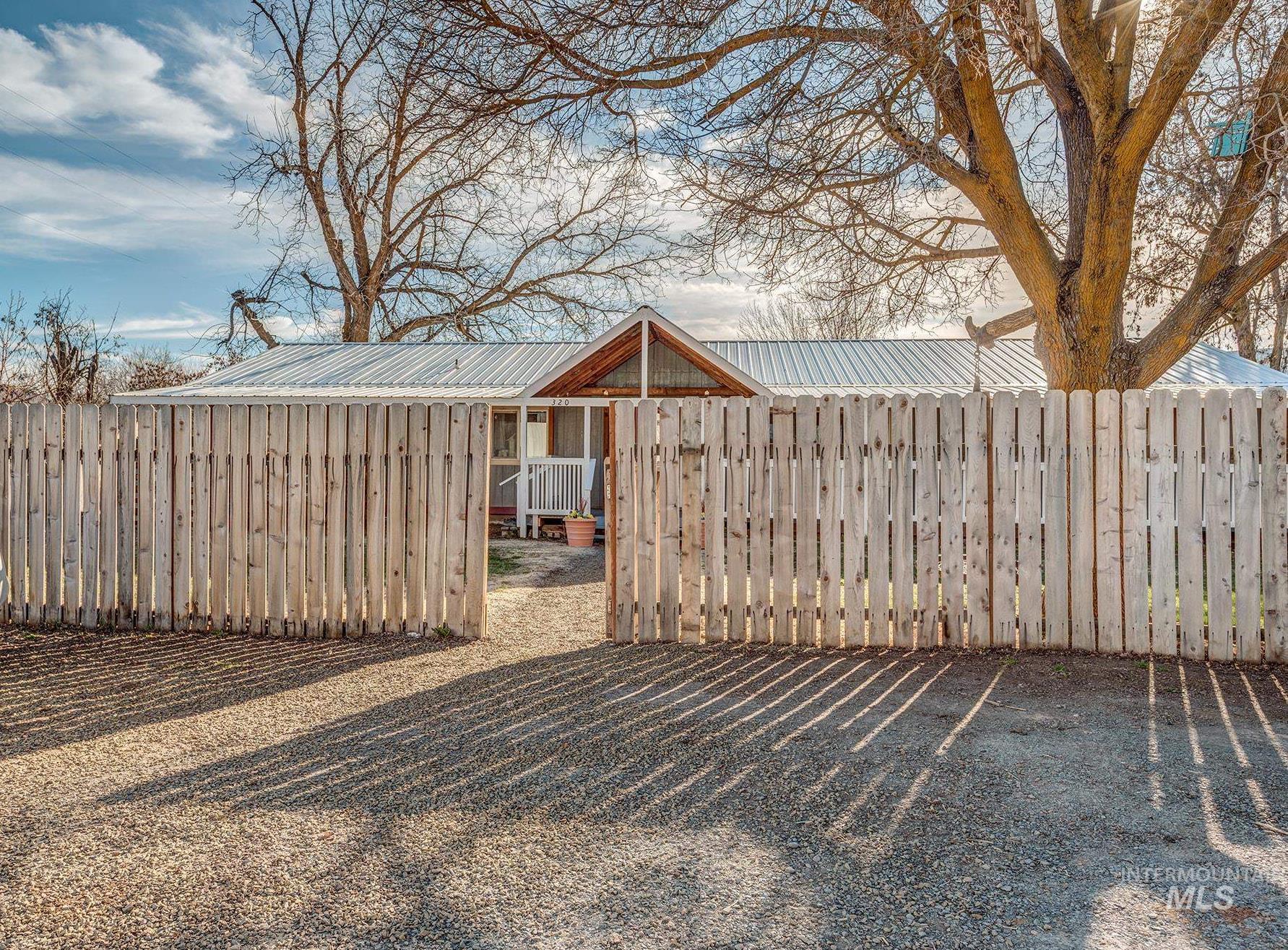 320 S Superior St, Cambridge, Idaho 83610, 4 Bedrooms, Business/Commercial For Sale, Price $362,000, 98978718