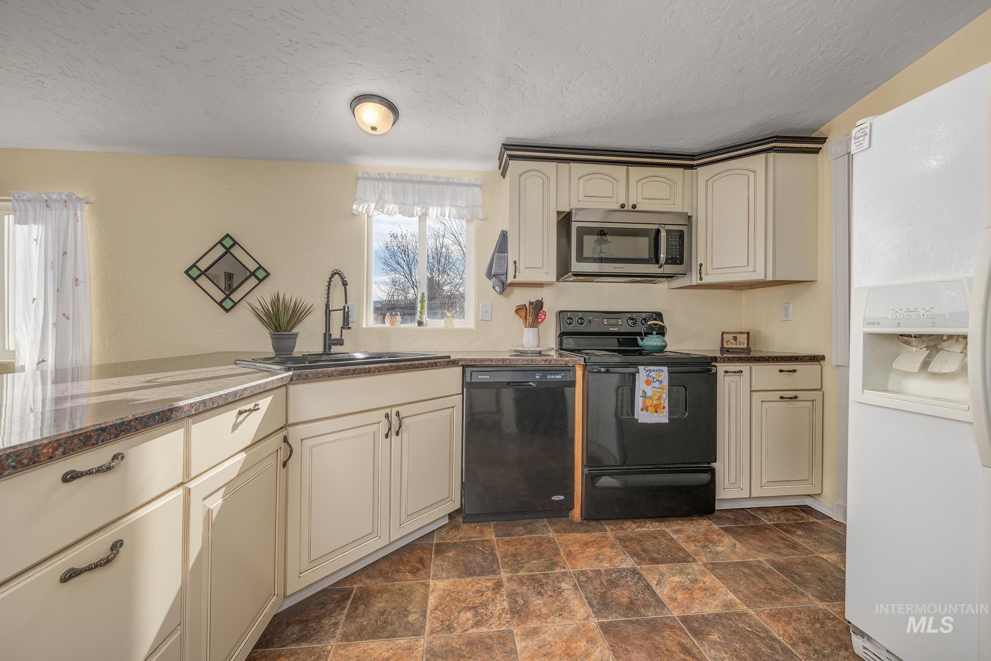 320 S Superior St, Cambridge, Idaho 83610, 4 Bedrooms, Business/Commercial For Sale, Price $362,000, 98978718