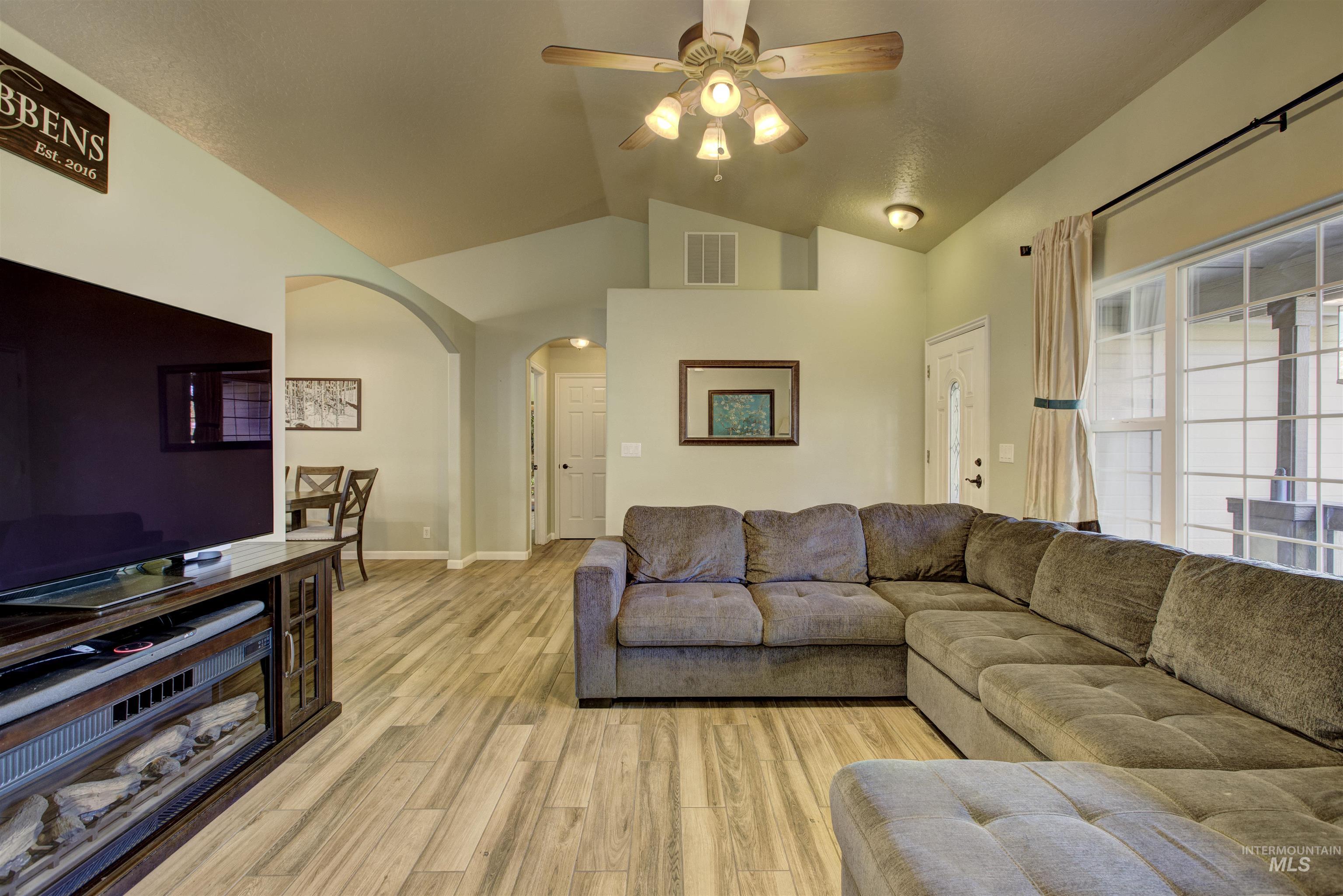 13665 W Rochester St, Boise, Idaho 83713, 3 Bedrooms, 2 Bathrooms, Residential For Sale, Price $435,000, 98978721