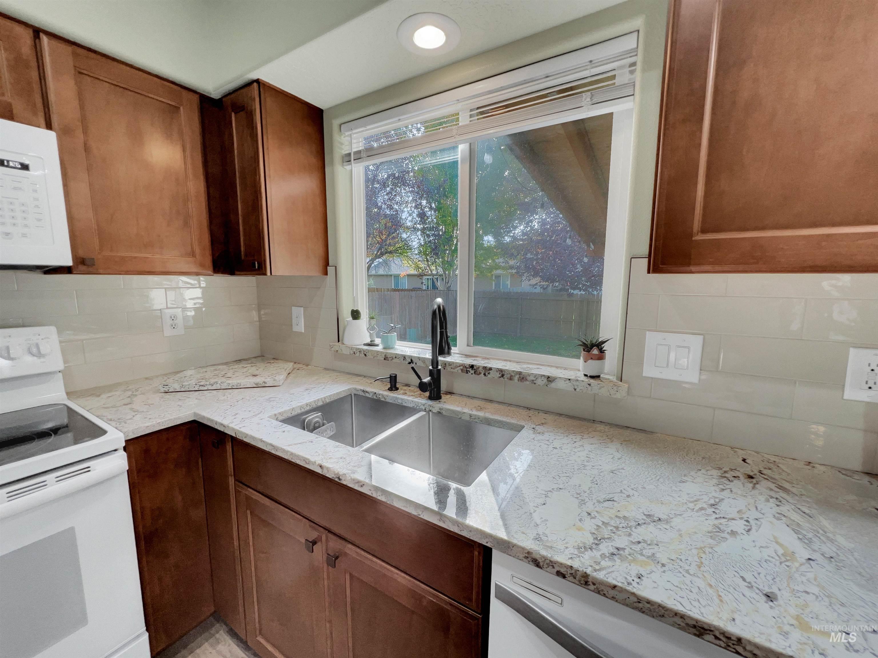 13665 W Rochester St, Boise, Idaho 83713, 3 Bedrooms, 2 Bathrooms, Residential For Sale, Price $435,000, 98978721