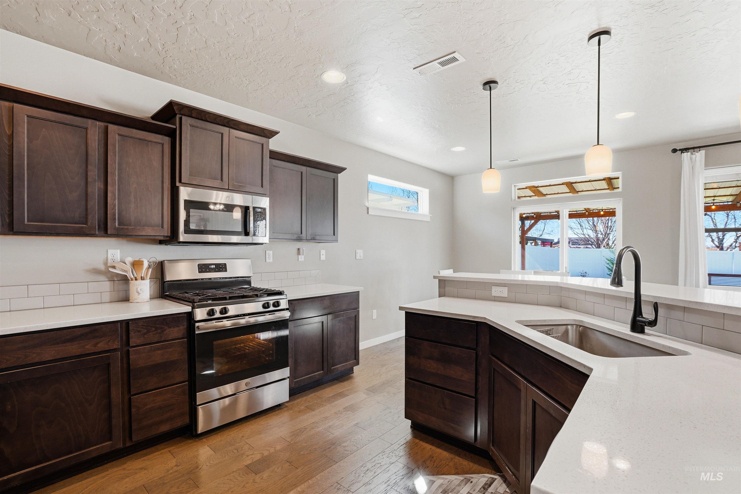 1135 E Odyssey St., Kuna, Idaho 83634, 3 Bedrooms, 2 Bathrooms, Residential For Sale, Price $439,000, 98978723