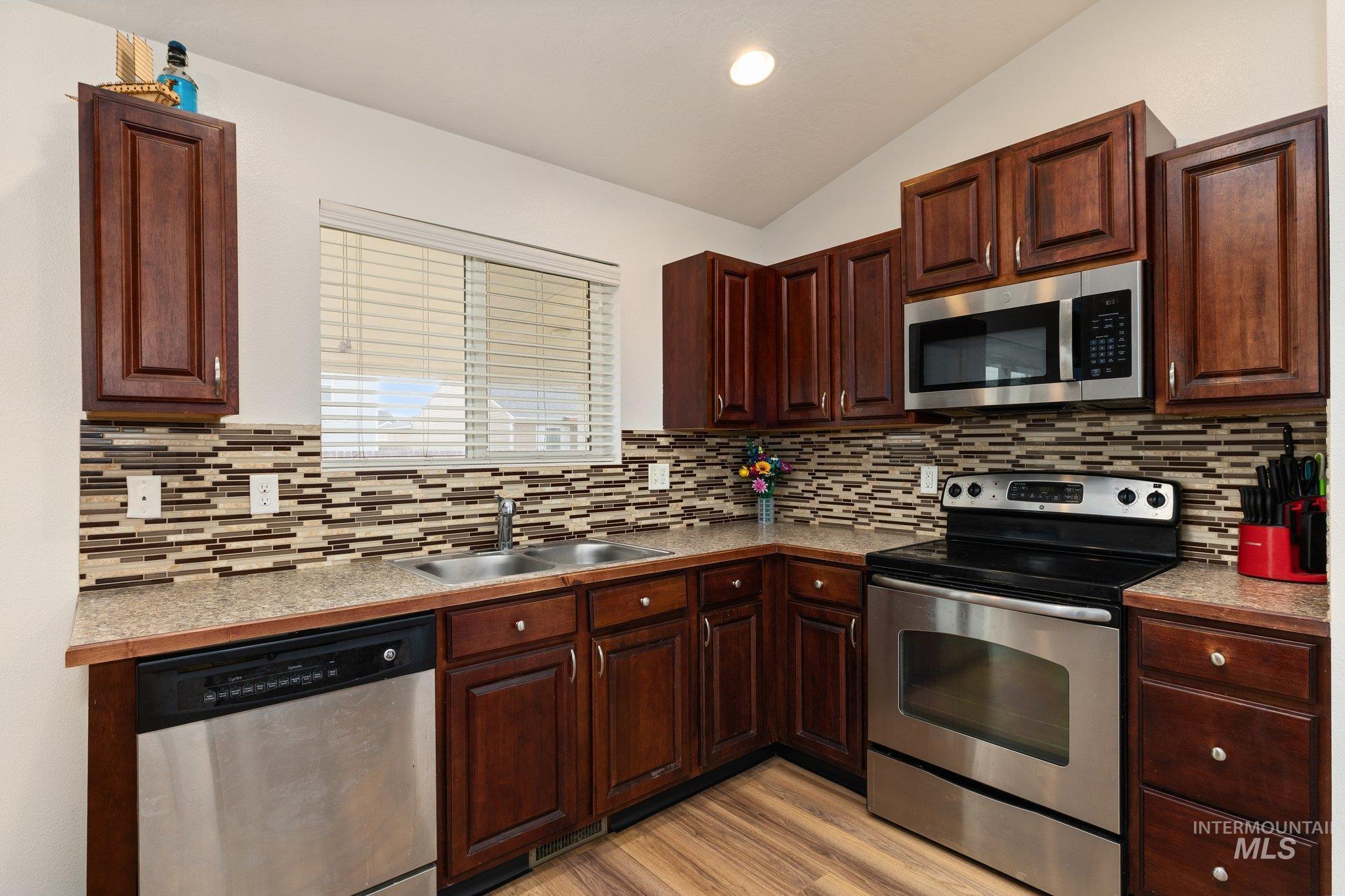 16946 Bastian Ave, Caldwell, Idaho 83607, 3 Bedrooms, 2 Bathrooms, Residential For Sale, Price $345,000, 98978725