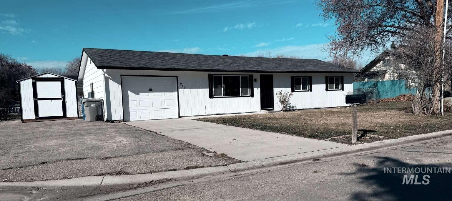 211 Jasper Ave, Middleton, Idaho 83644, 3 Bedrooms, 1 Bathroom, Residential For Sale, Price $330,000,MLS 98978727