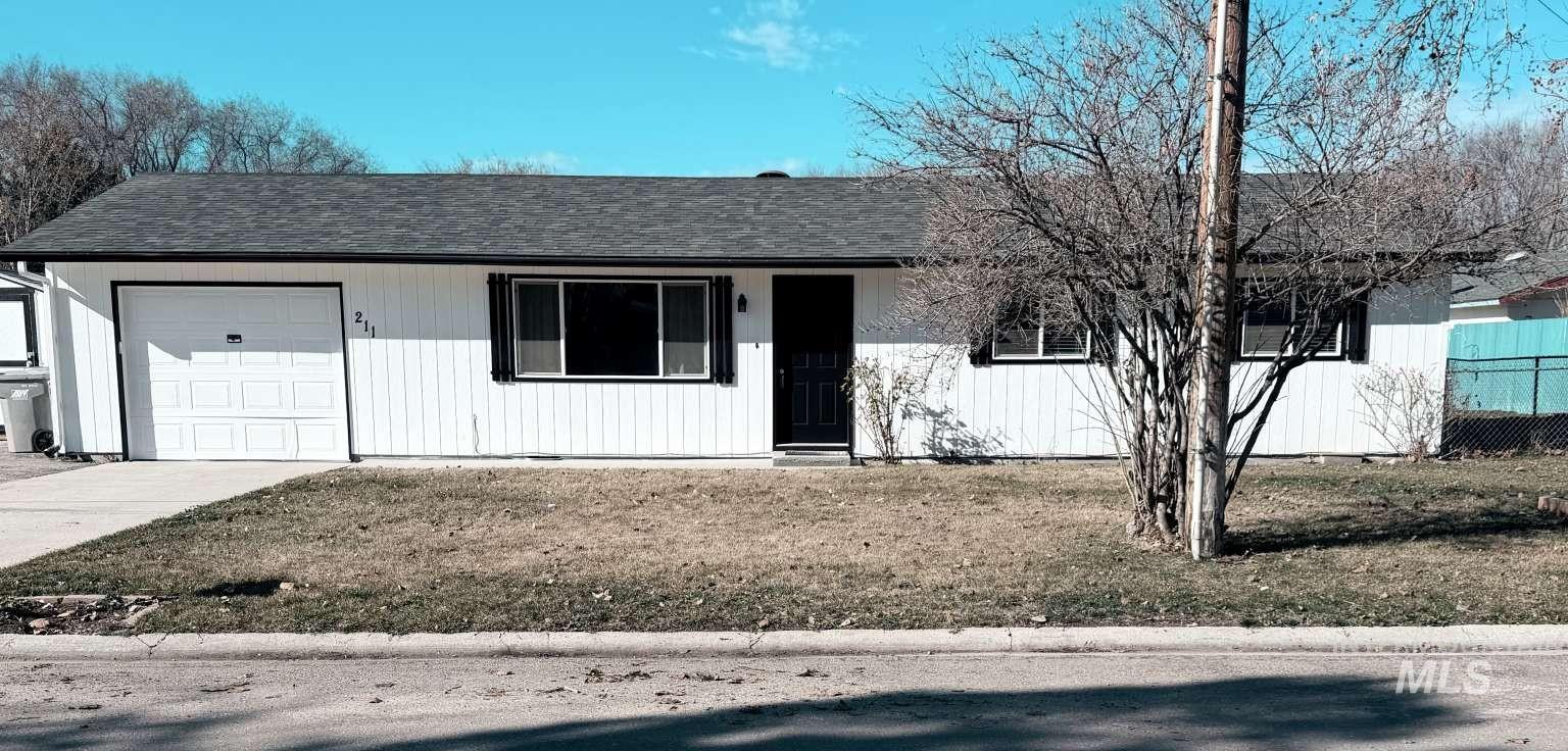211 Jasper Ave, Middleton, Idaho 83644, 3 Bedrooms, 1 Bathroom, Residential For Sale, Price $330,000,MLS 98978727