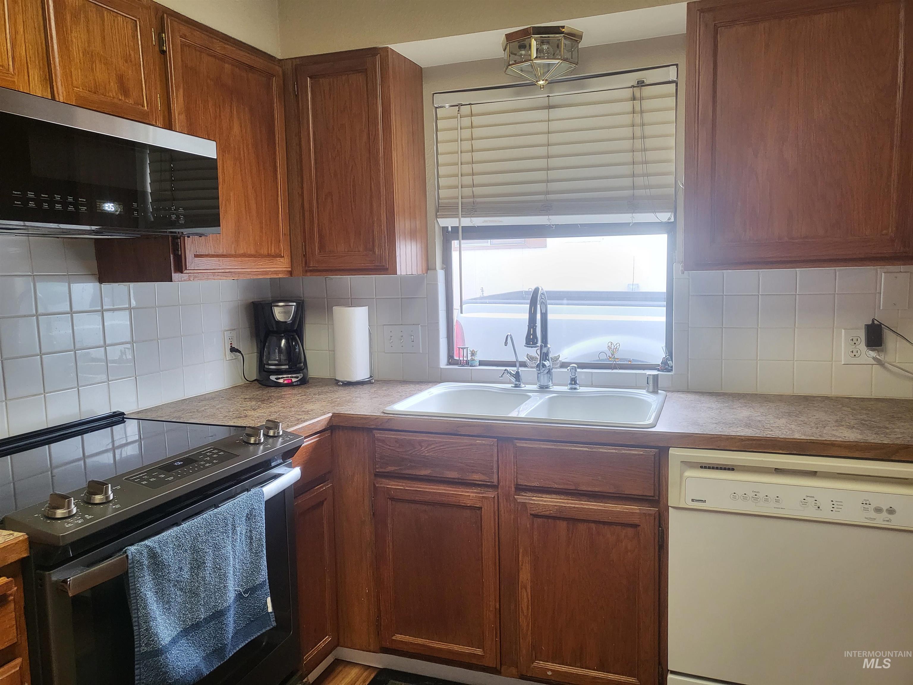 1924 16th Ave, Lewiston, Idaho 83501, 2 Bedrooms, 1 Bathroom, Residential For Sale, Price $255,000,MLS 98978728