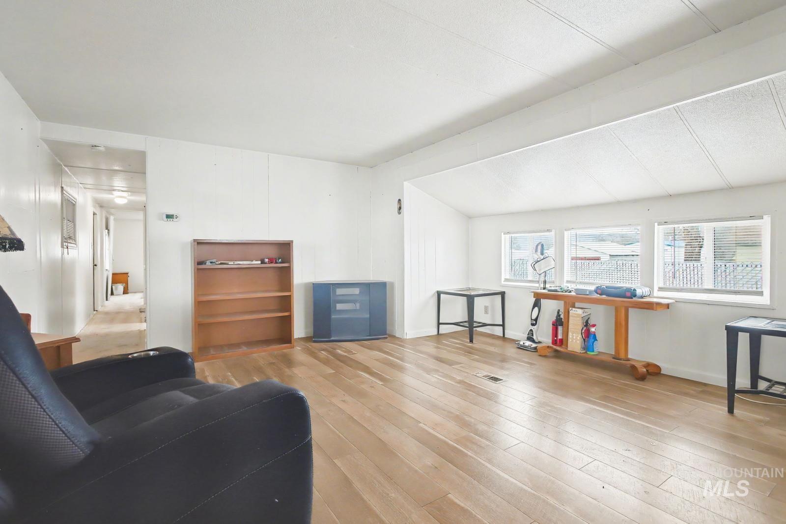 924 Vista Ave, Lewiston, Idaho 83501, 2 Bedrooms, 1 Bathroom, Residential For Sale, Price $44,900,MLS 98978731