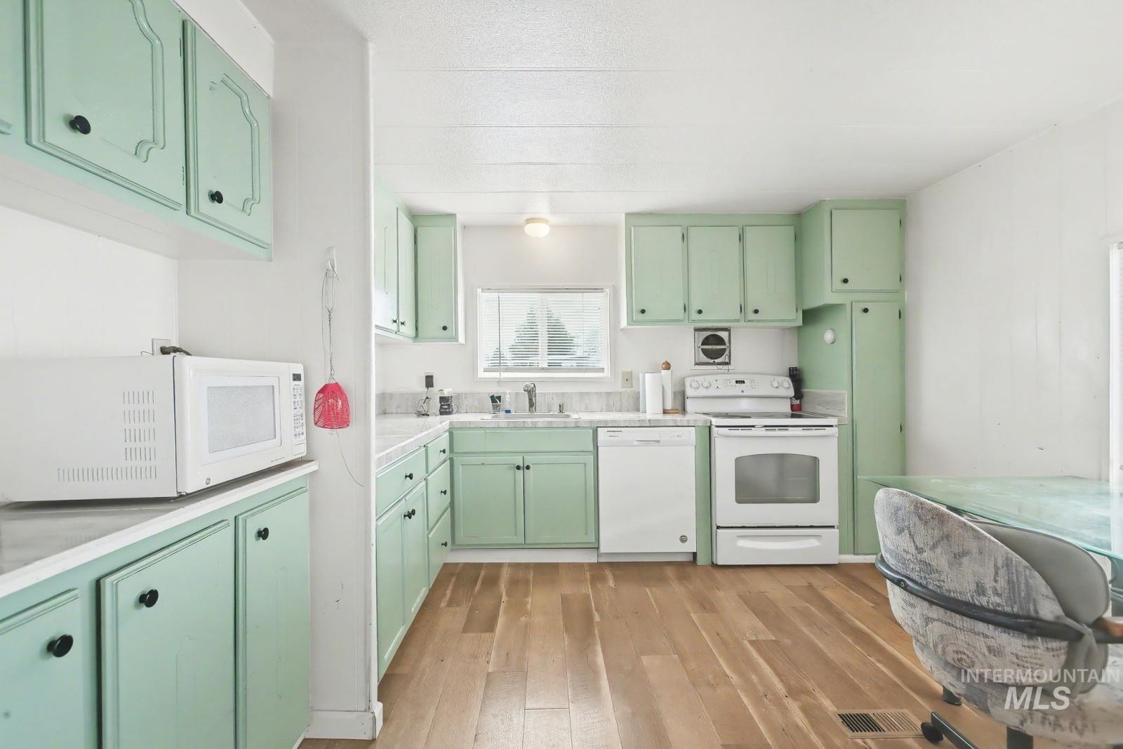 924 Vista Ave, Lewiston, Idaho 83501, 2 Bedrooms, 1 Bathroom, Residential For Sale, Price $44,900,MLS 98978731