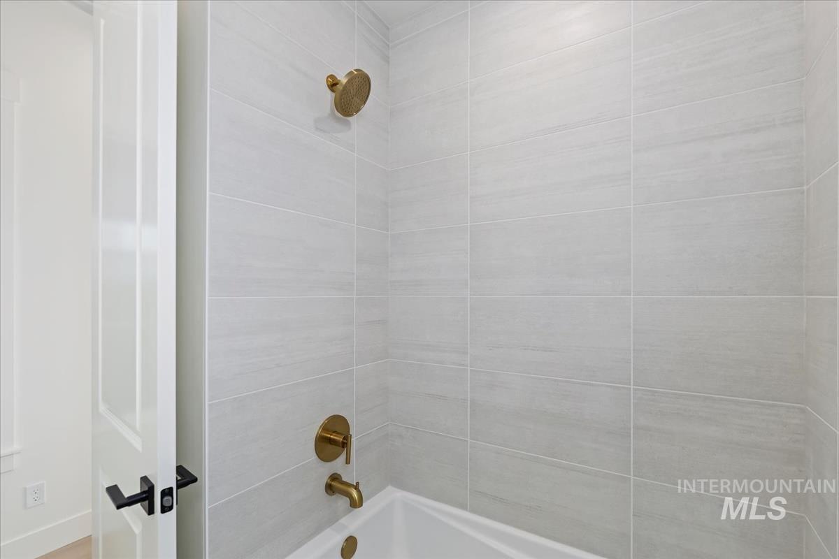 6540 E Lucy Drive, Eagle, Idaho 83629, 3 Bedrooms, 2 Bathrooms, Residential For Sale, Price $559,880, 98978737