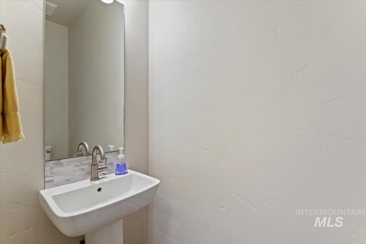 10378 Loneleaf Dr, Nampa, Idaho 83687, 4 Bedrooms, 2.5 Bathrooms, Residential For Sale, Price $599,900,MLS 98978739