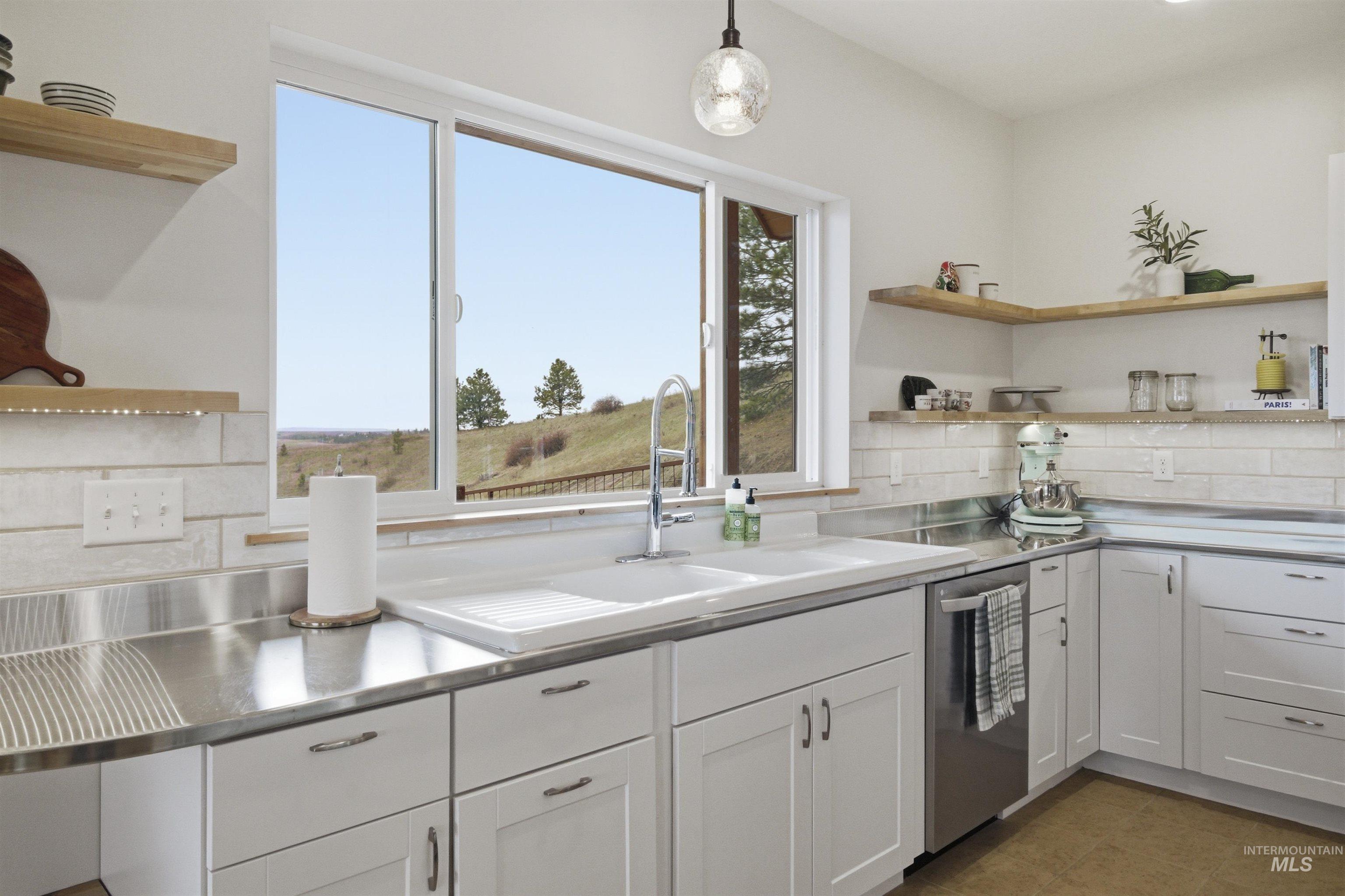 1003 Katnook Ln, Moscow, Idaho 83843, 5 Bedrooms, 4 Bathrooms, Residential For Sale, Price $1,385,000,MLS 98978740