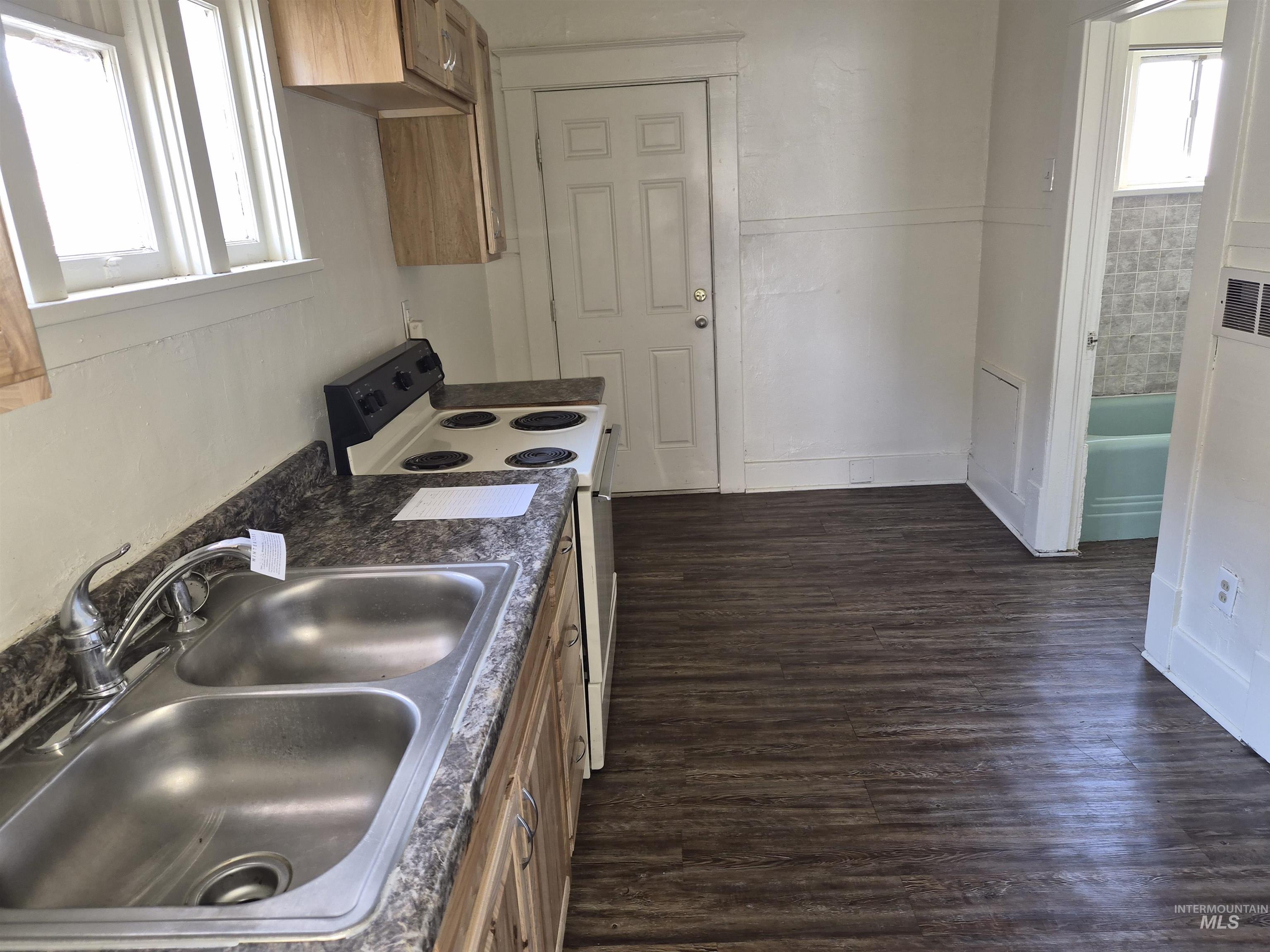 650 - 652 W Lander St., Pocatello, Idaho 83204, 1 Bedroom, 1 Bathroom, Residential Income For Sale, Price $214,900, 98978741