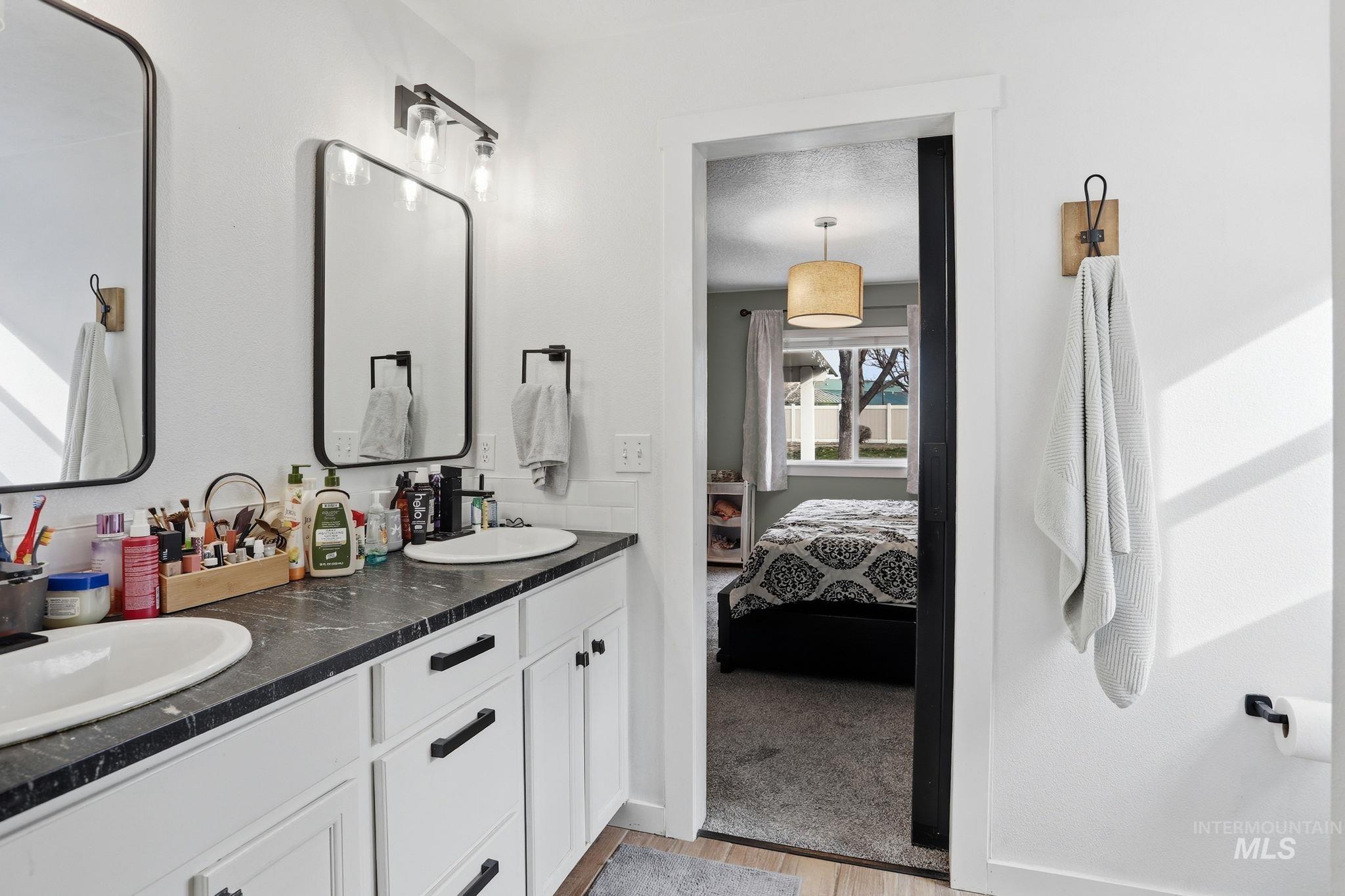 6924 E Greens Dr, Nampa, Idaho 83687, 3 Bedrooms, 3 Bathrooms, Residential For Sale, Price $455,000,MLS 98978742