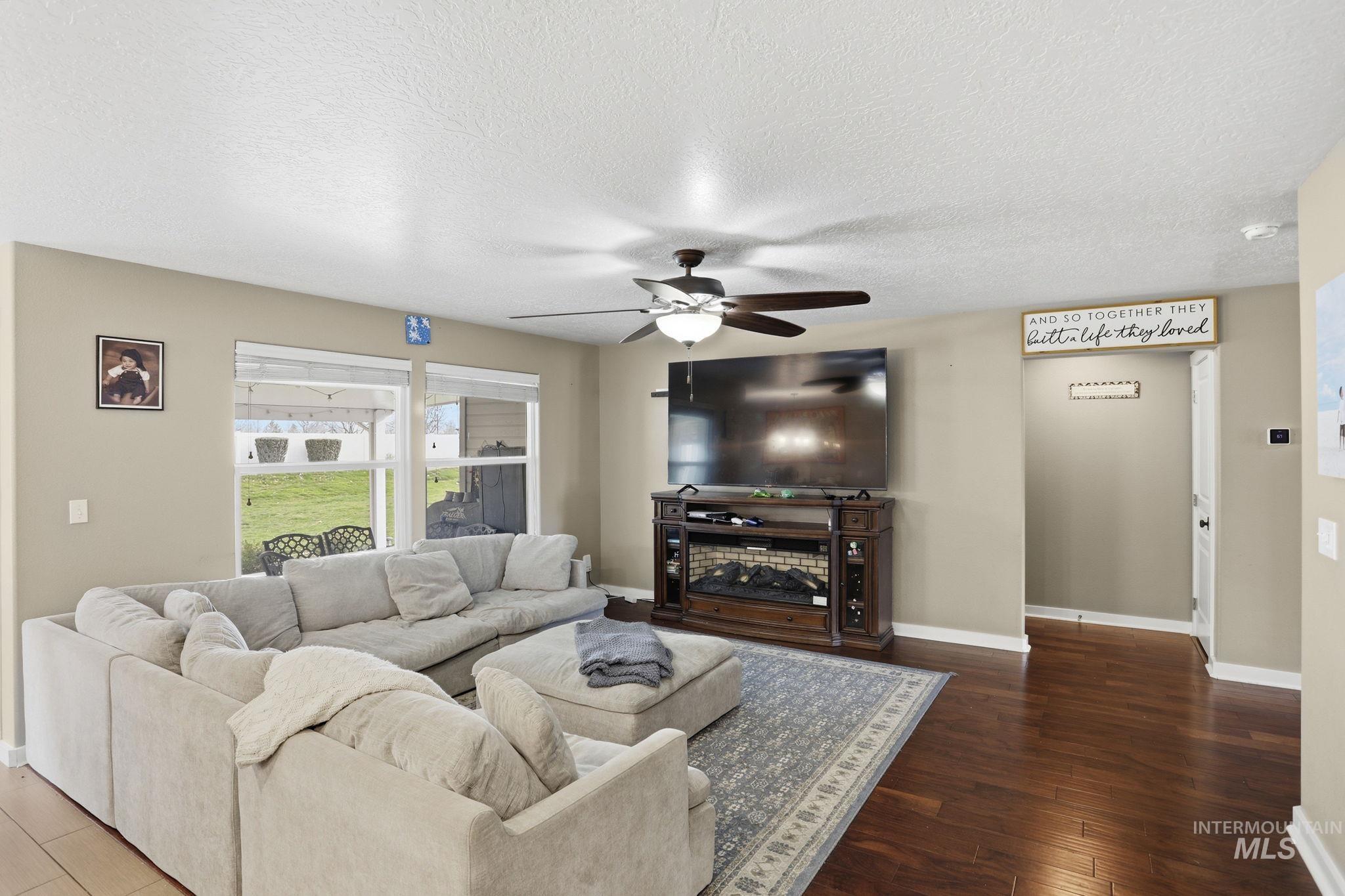 6924 E Greens Dr, Nampa, Idaho 83687, 3 Bedrooms, 3 Bathrooms, Residential For Sale, Price $455,000,MLS 98978742