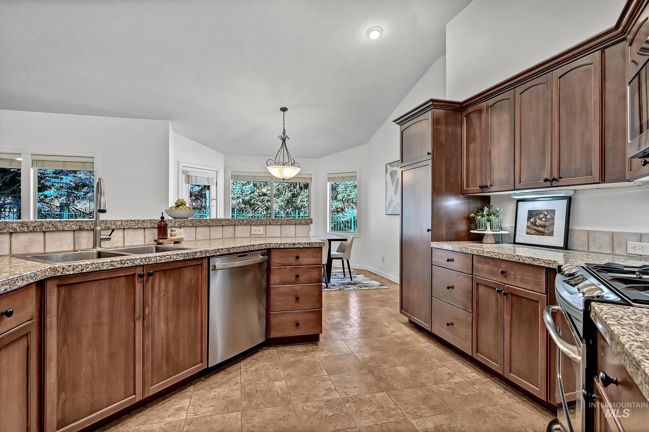 6029 N Taylor Creek, Boise, Idaho 83714, 3 Bedrooms, 2 Bathrooms, Residential For Sale, Price $599,900, 98978746