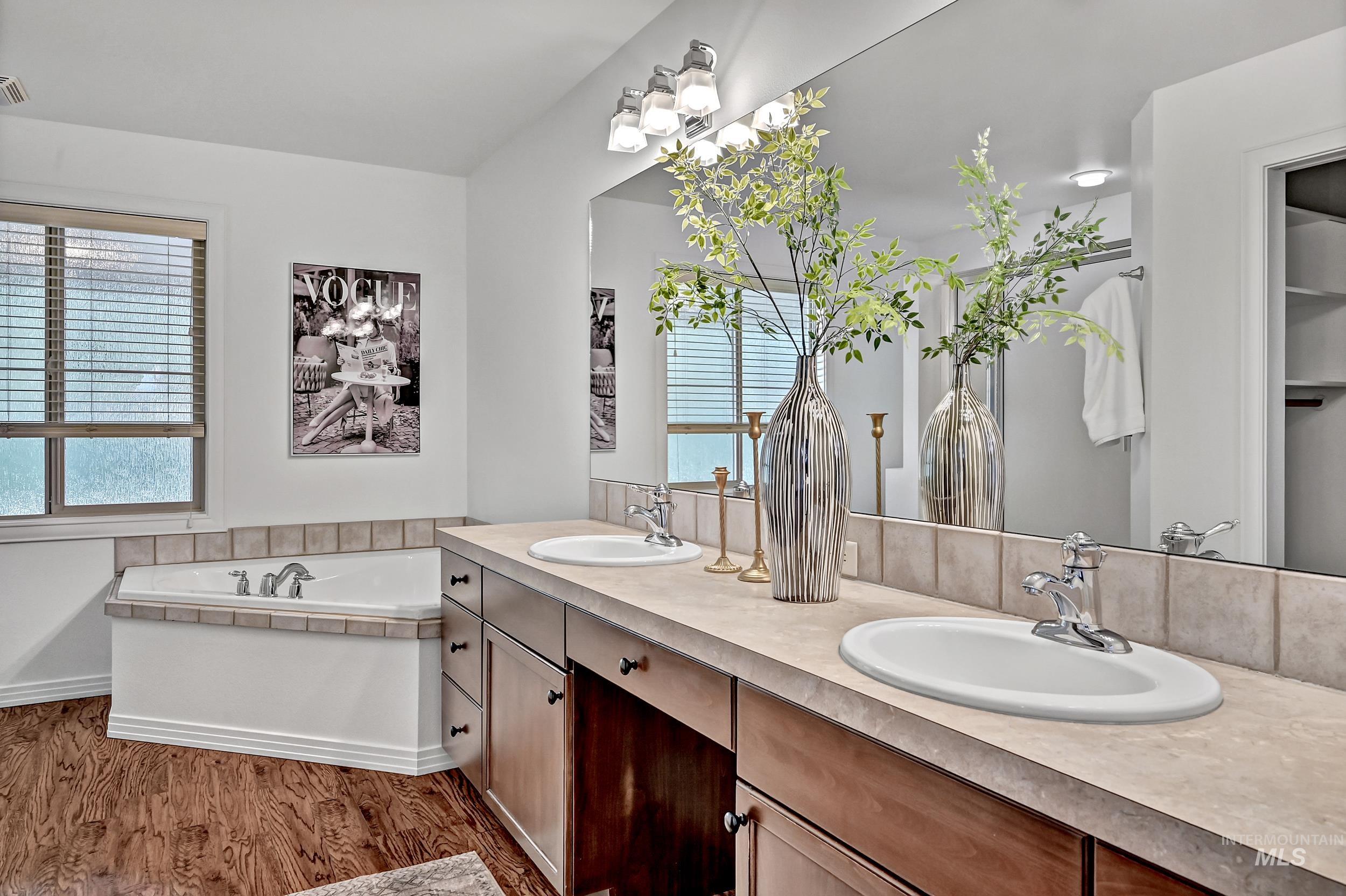 6029 N Taylor Creek, Boise, Idaho 83714, 3 Bedrooms, 2 Bathrooms, Residential For Sale, Price $599,900, 98978746