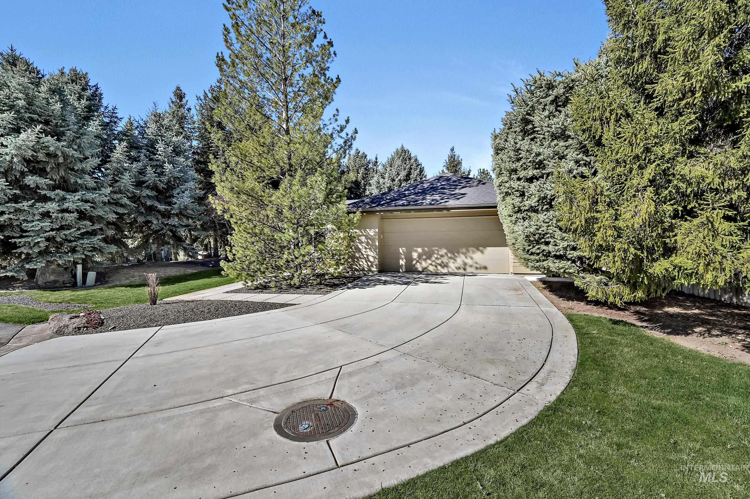 6029 N Taylor Creek, Boise, Idaho 83714, 3 Bedrooms, 2 Bathrooms, Residential For Sale, Price $599,900, 98978746